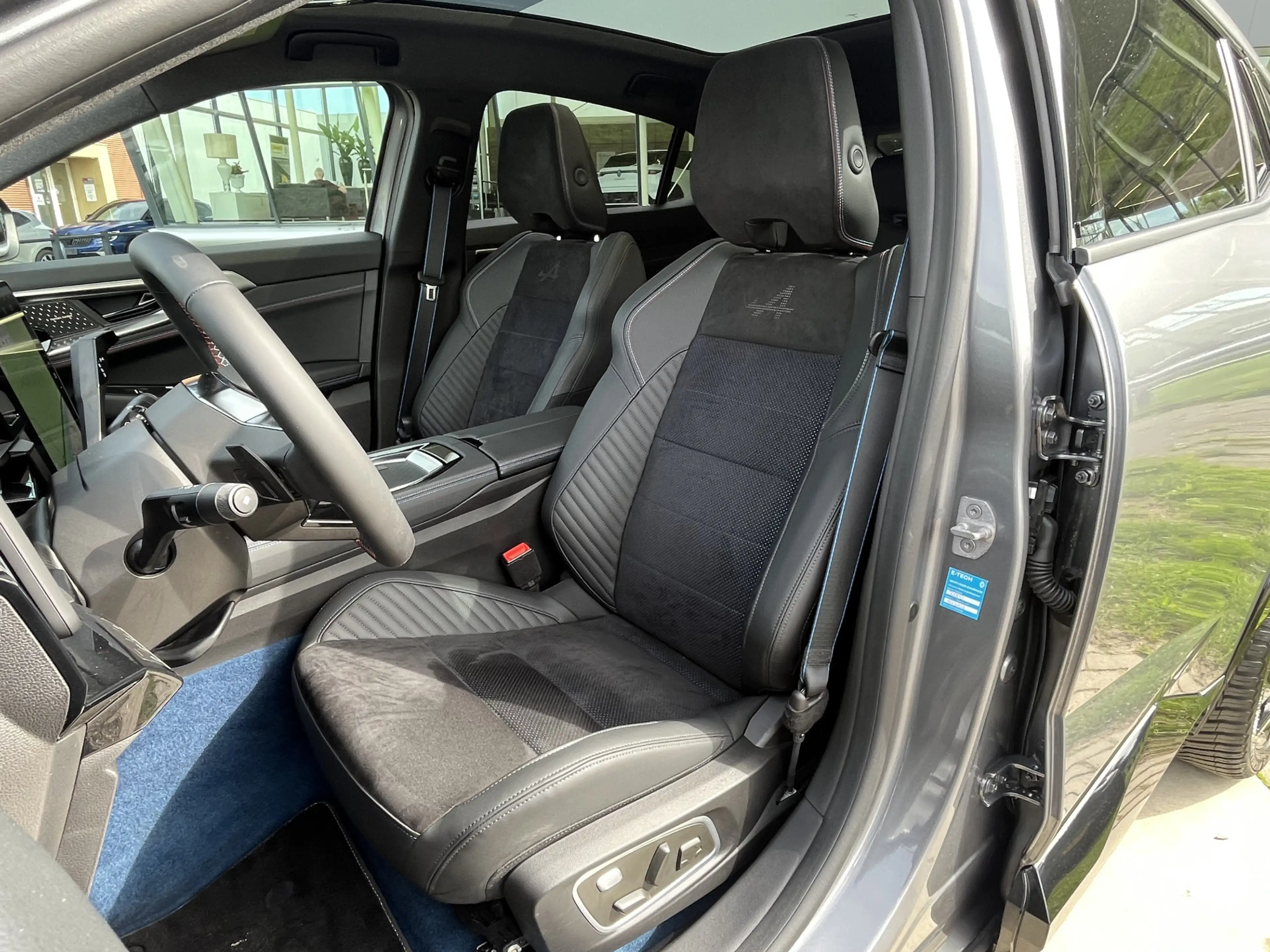 Renault Rafale 1.2 E-Tech 4x4 plug-in hybrid 300PK atelier Alpine — photo 12