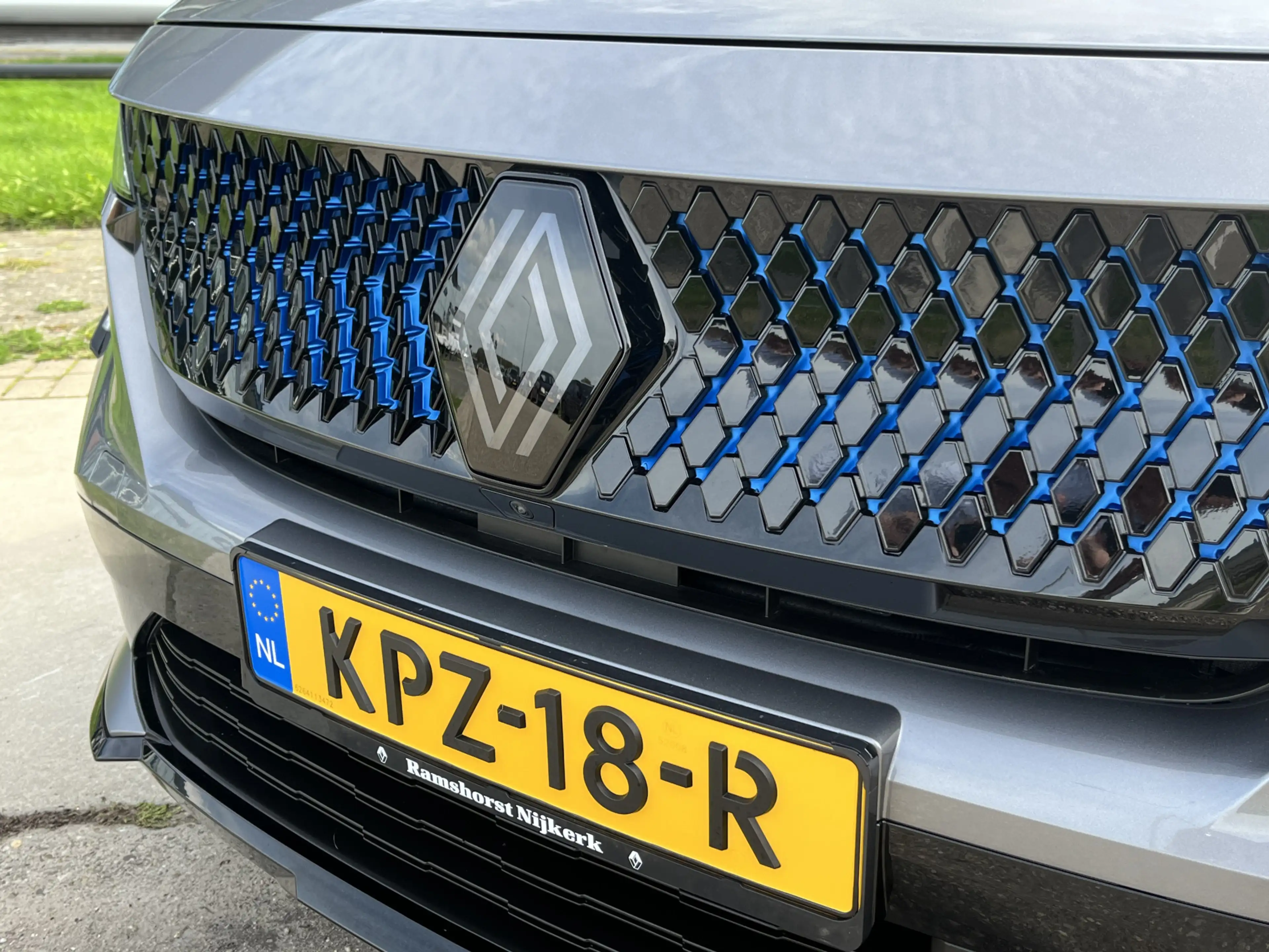 Renault Rafale 1.2 E-Tech 4x4 plug-in hybrid 300PK atelier Alpine — photo 11