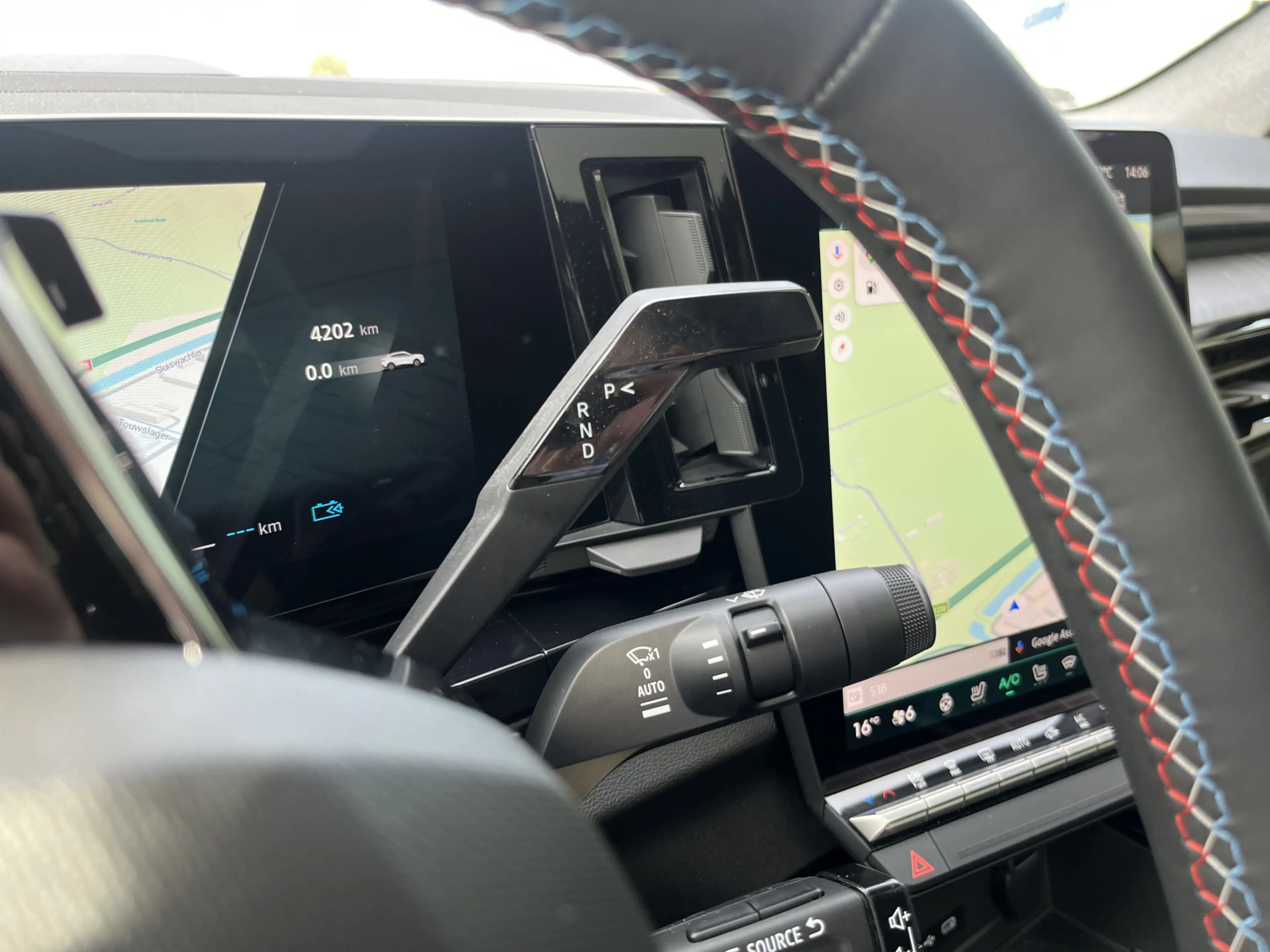 Renault Rafale 1.2 E-Tech 4x4 plug-in hybrid 300PK atelier Alpine — photo 32