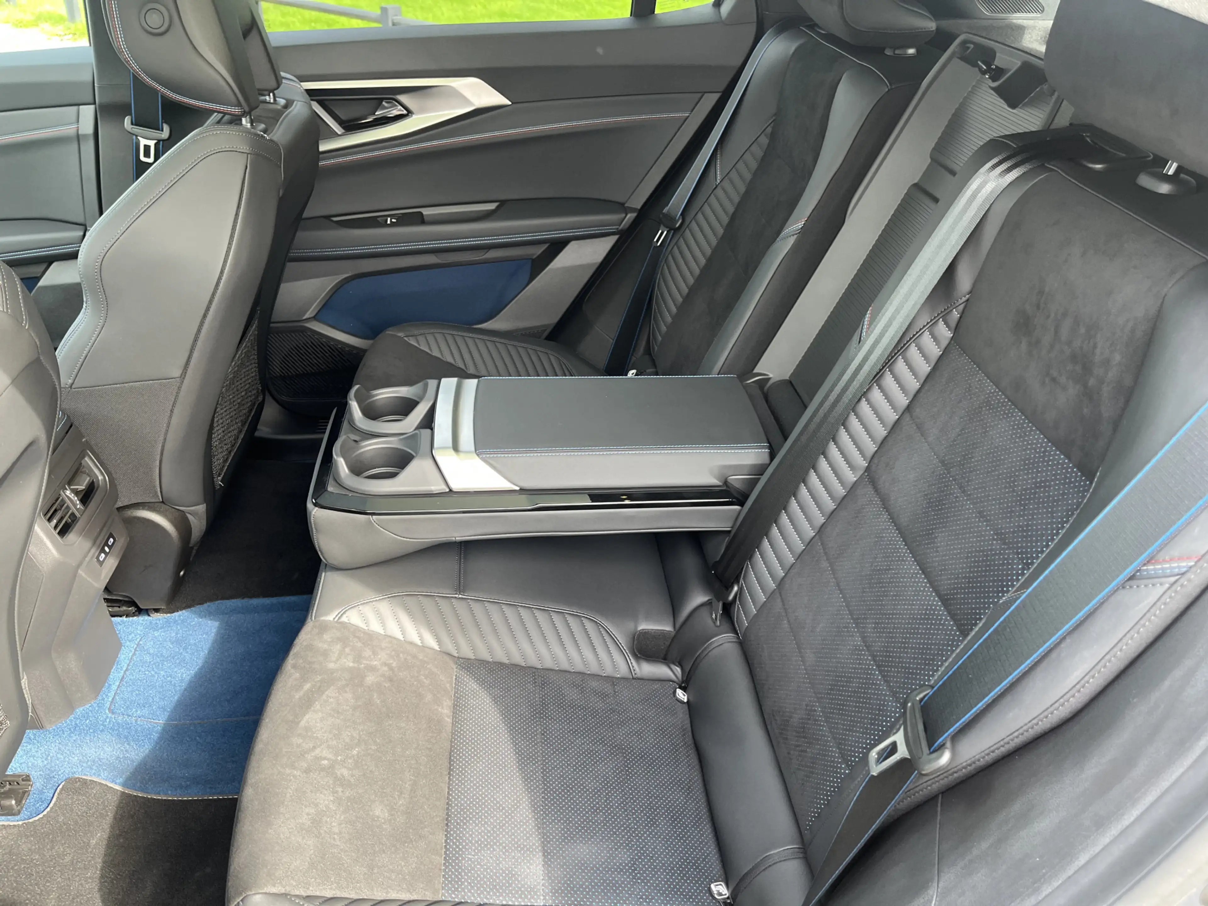 Renault Rafale 1.2 E-Tech 4x4 plug-in hybrid 300PK atelier Alpine — photo 16