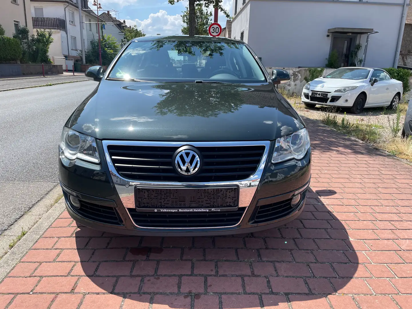 Volkswagen Passat Comfortline - Automatik - 2.Hand Zelená - 2
