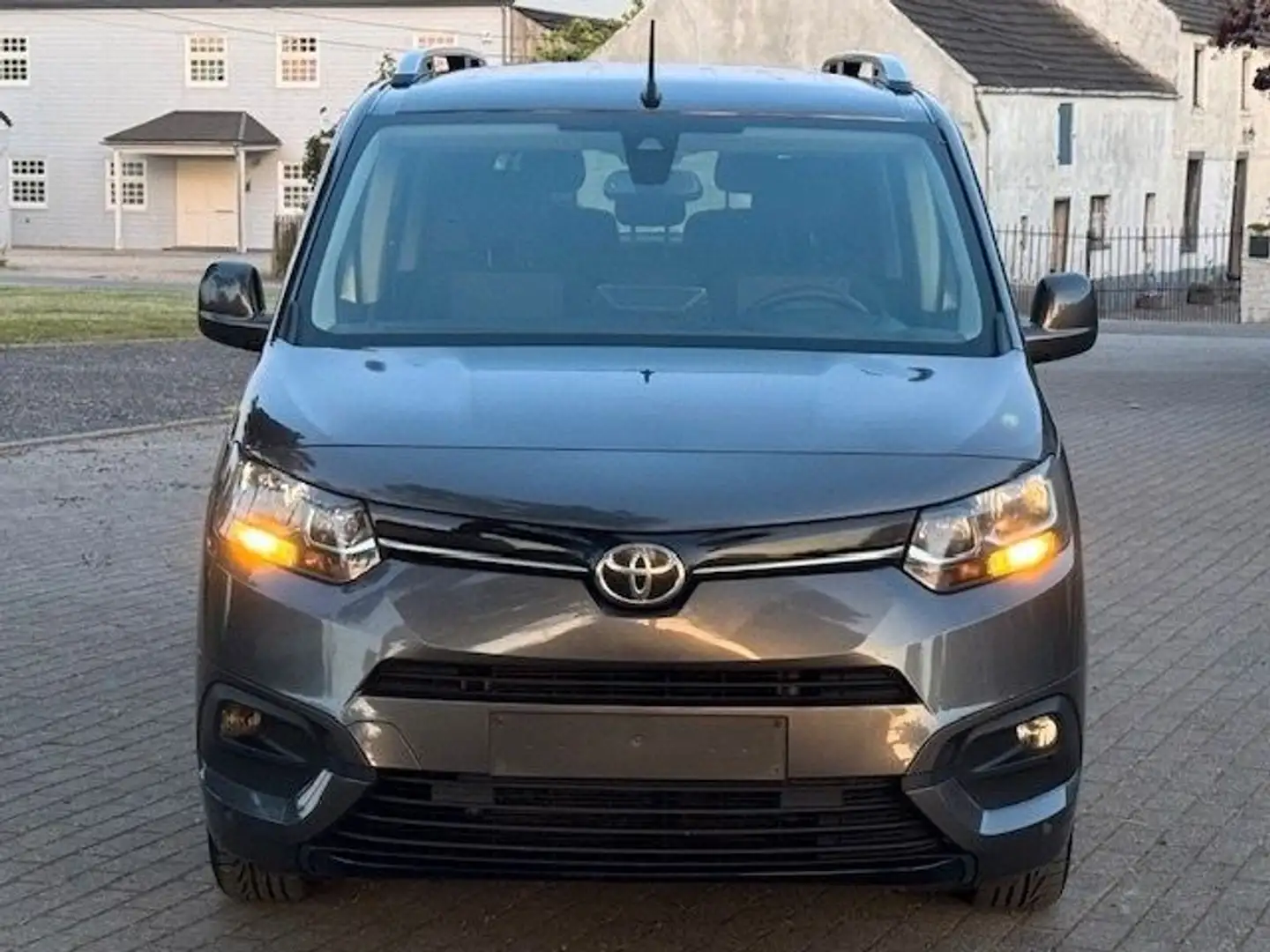 Toyota Proace 1,5 L2*KAMERA*APPLECAR*DAB*NAVI*SPUR Grau - 2