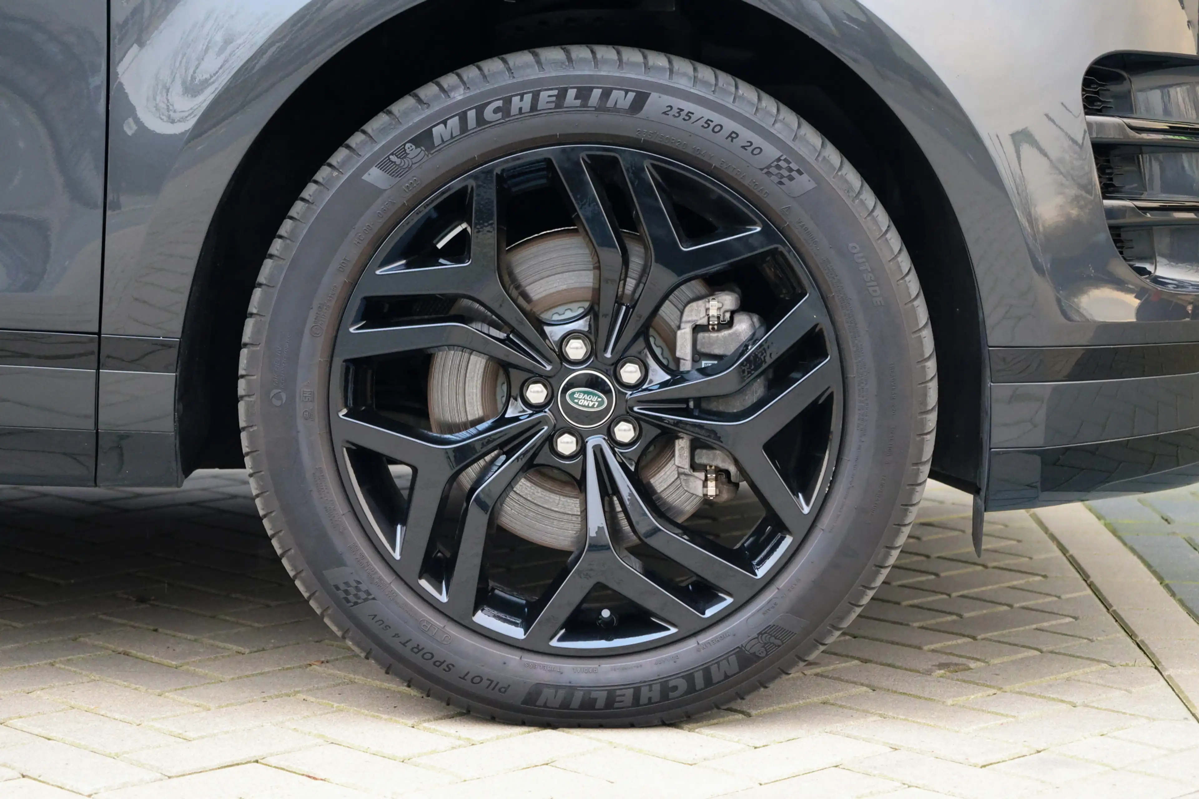 Land Rover Range Rover Evoque 1.5 P300e AWD R-Dynamic S | BTW | PANO | CAMERA | — photo 15