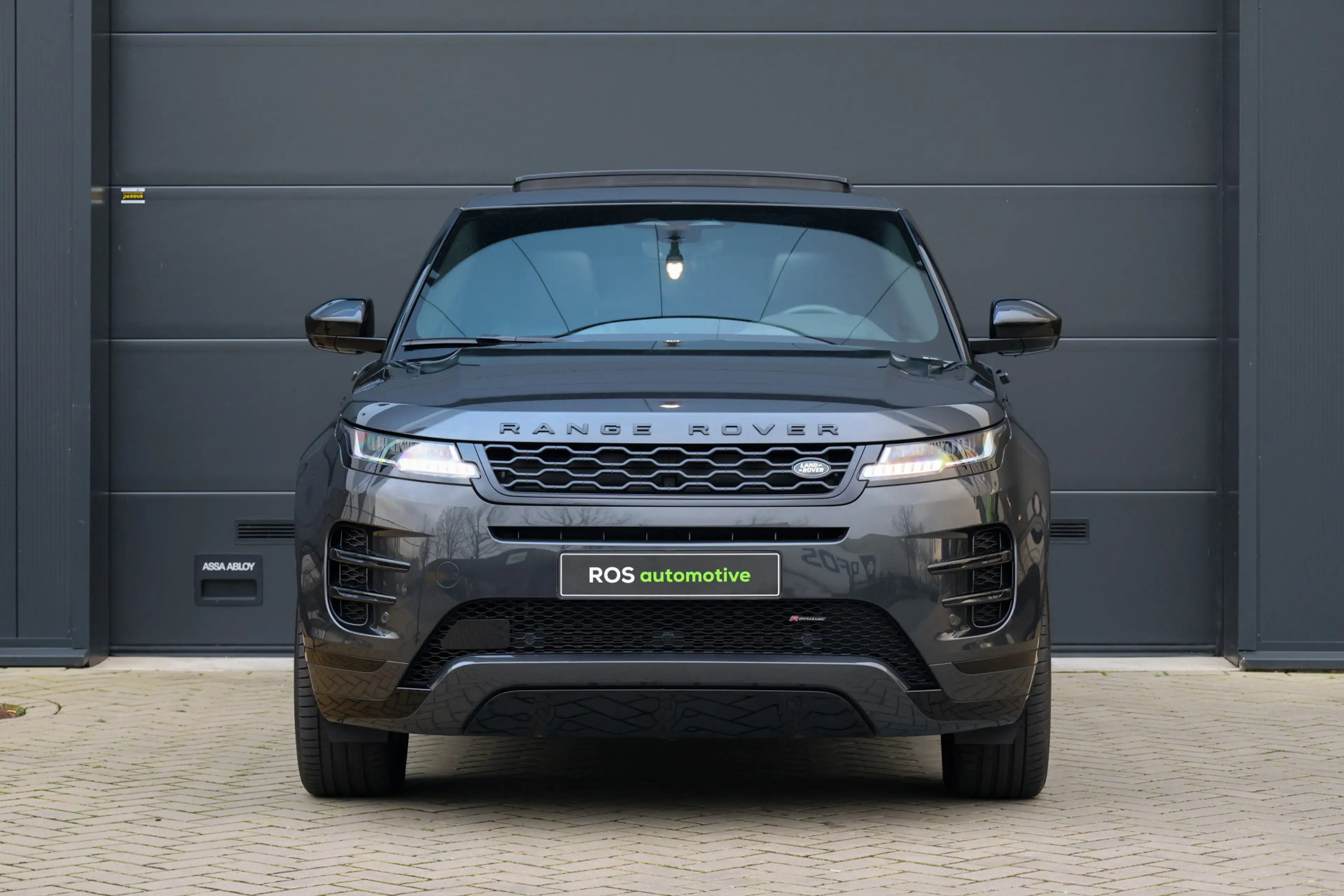 Land Rover Range Rover Evoque 1.5 P300e AWD R-Dynamic S | BTW | PANO | CAMERA | — photo 11