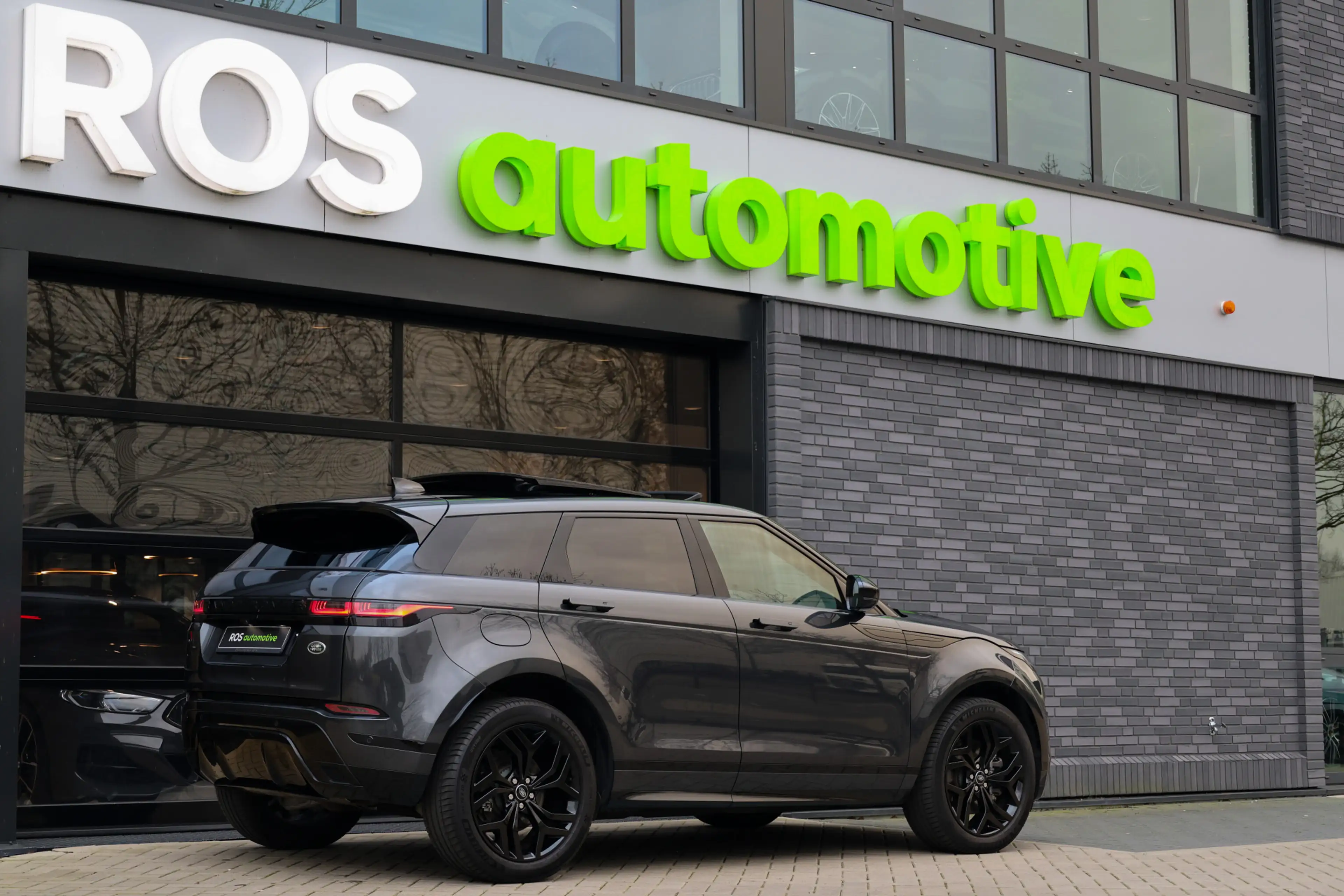 Land Rover Range Rover Evoque 1.5 P300e AWD R-Dynamic S | BTW | PANO | CAMERA | — photo 2