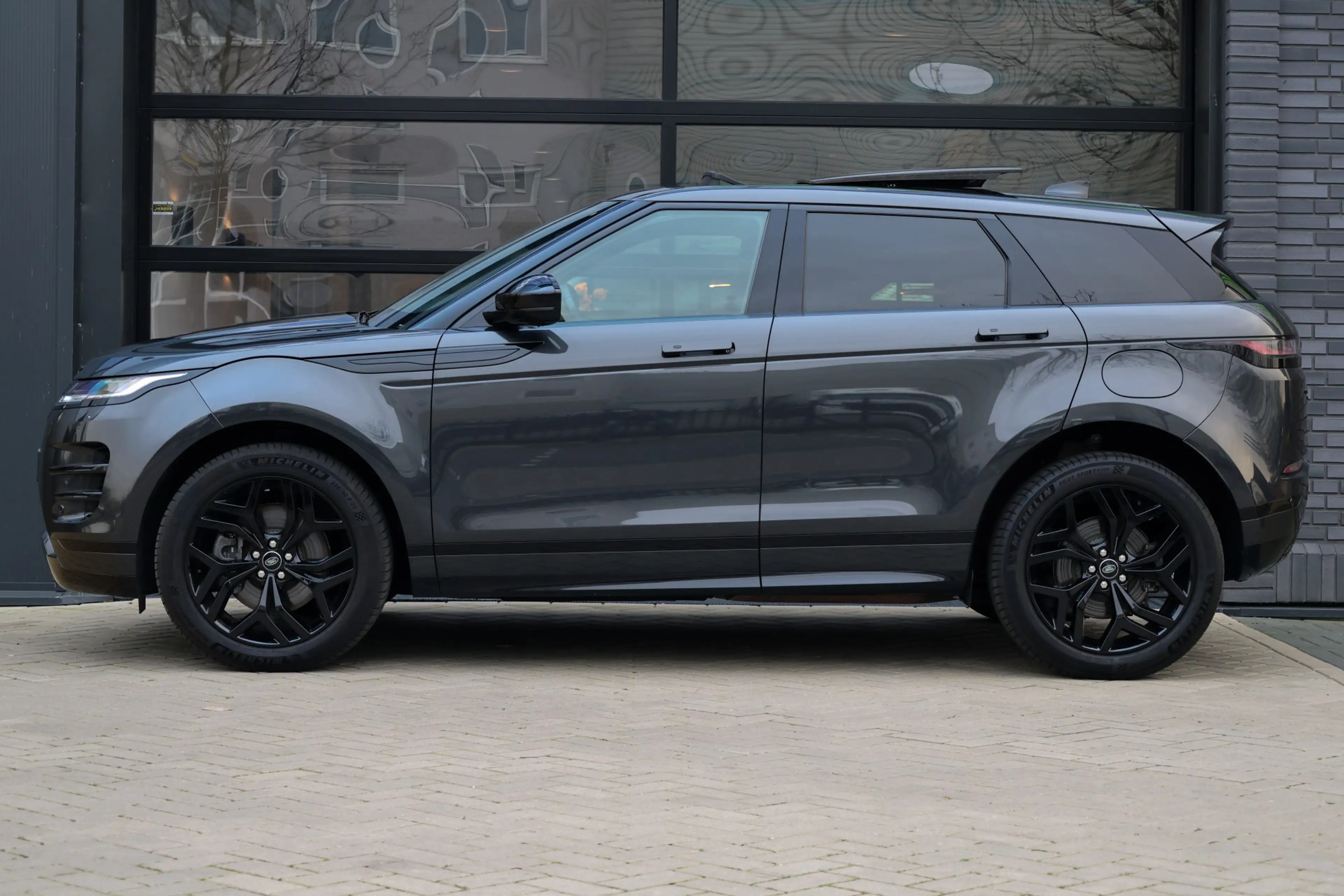 Land Rover Range Rover Evoque 1.5 P300e AWD R-Dynamic S | BTW | PANO | CAMERA | — photo 6