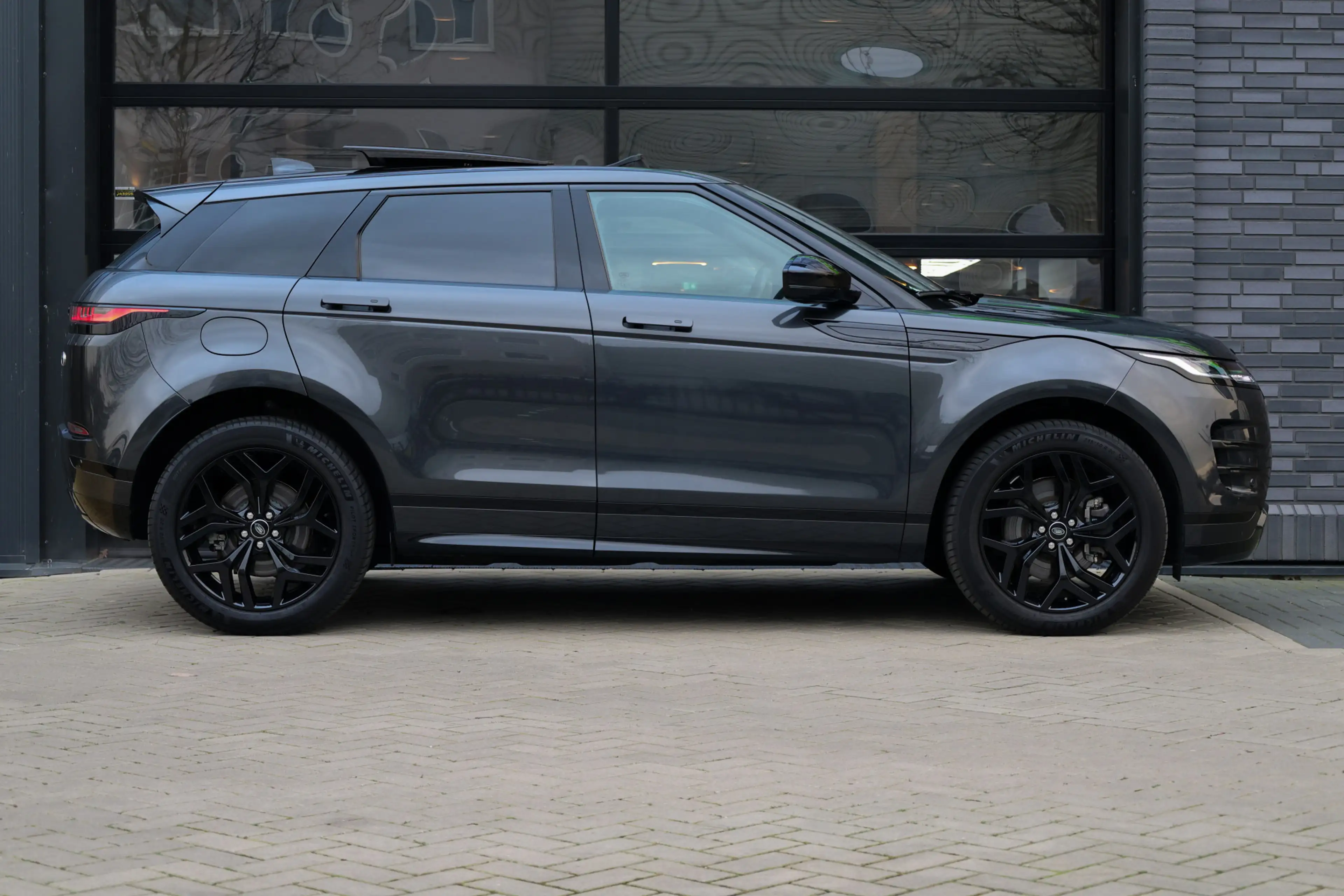 Land Rover Range Rover Evoque 1.5 P300e AWD R-Dynamic S | BTW | PANO | CAMERA | — photo 7