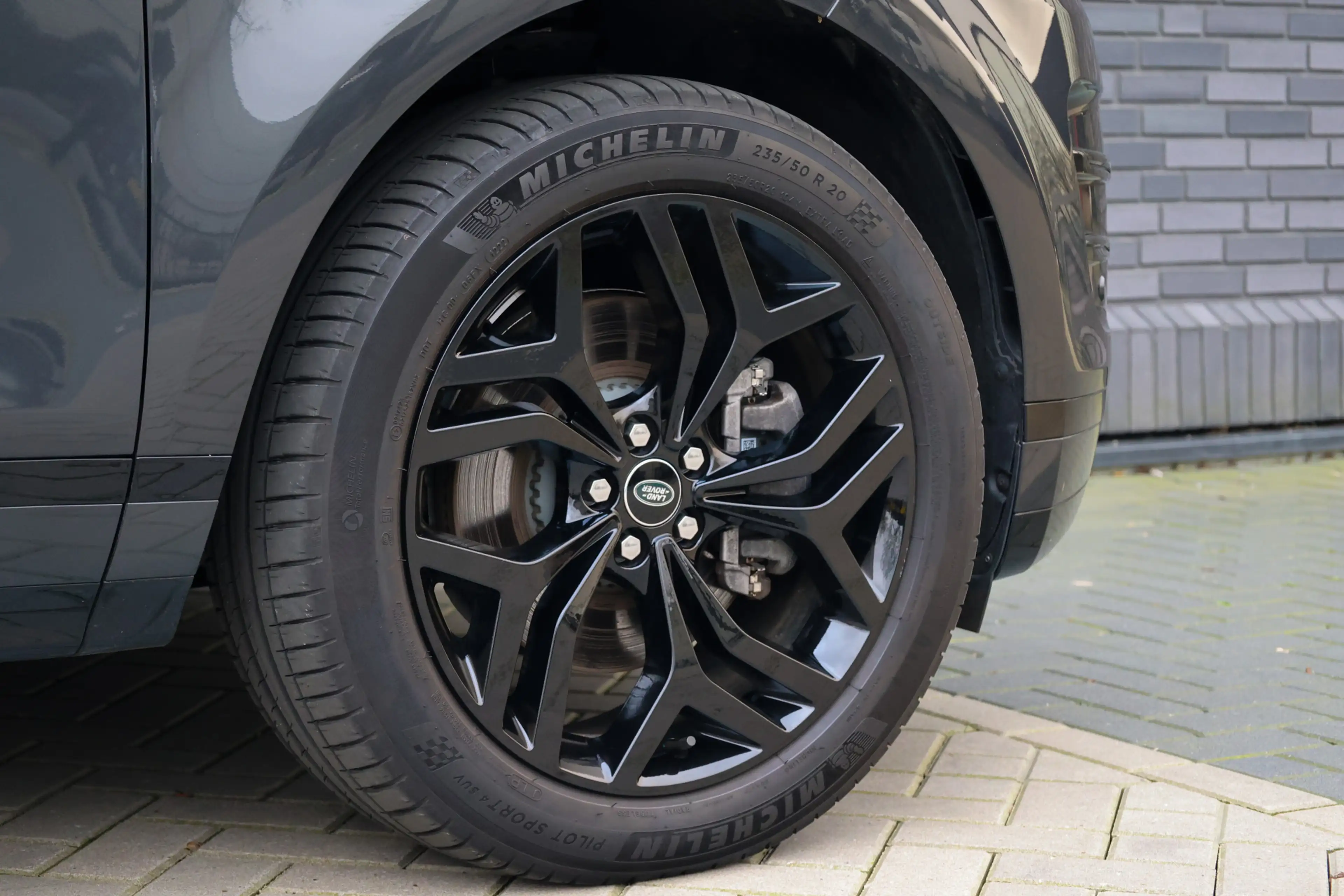 Land Rover Range Rover Evoque 1.5 P300e AWD R-Dynamic S | BTW | PANO | CAMERA | — photo 14
