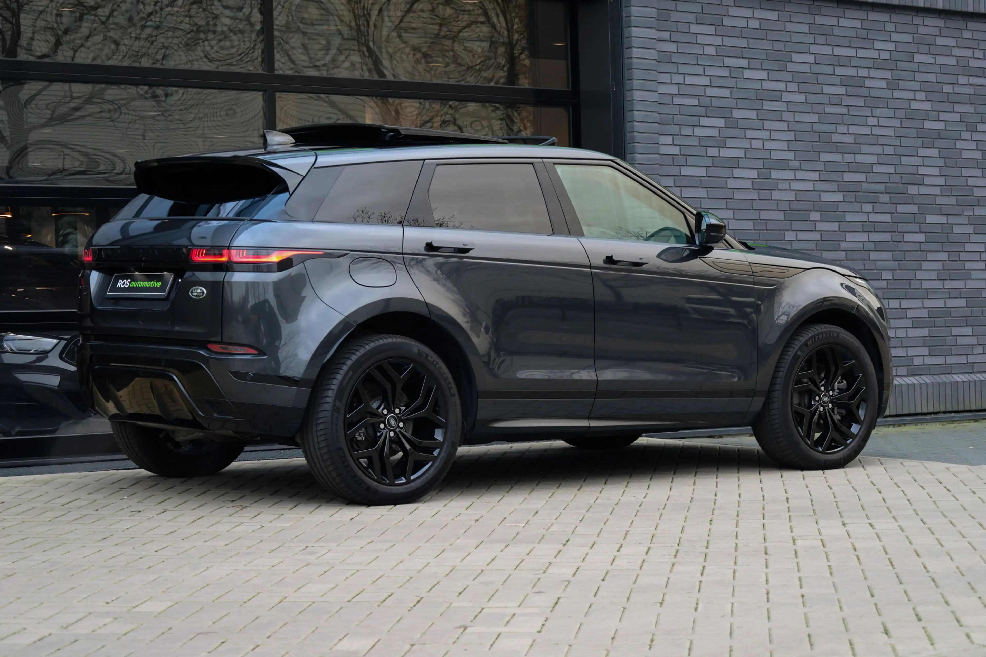 Land Rover Range Rover Evoque 1.5 P300e AWD R-Dynamic S | BTW | PANO | CAMERA | — photo 8