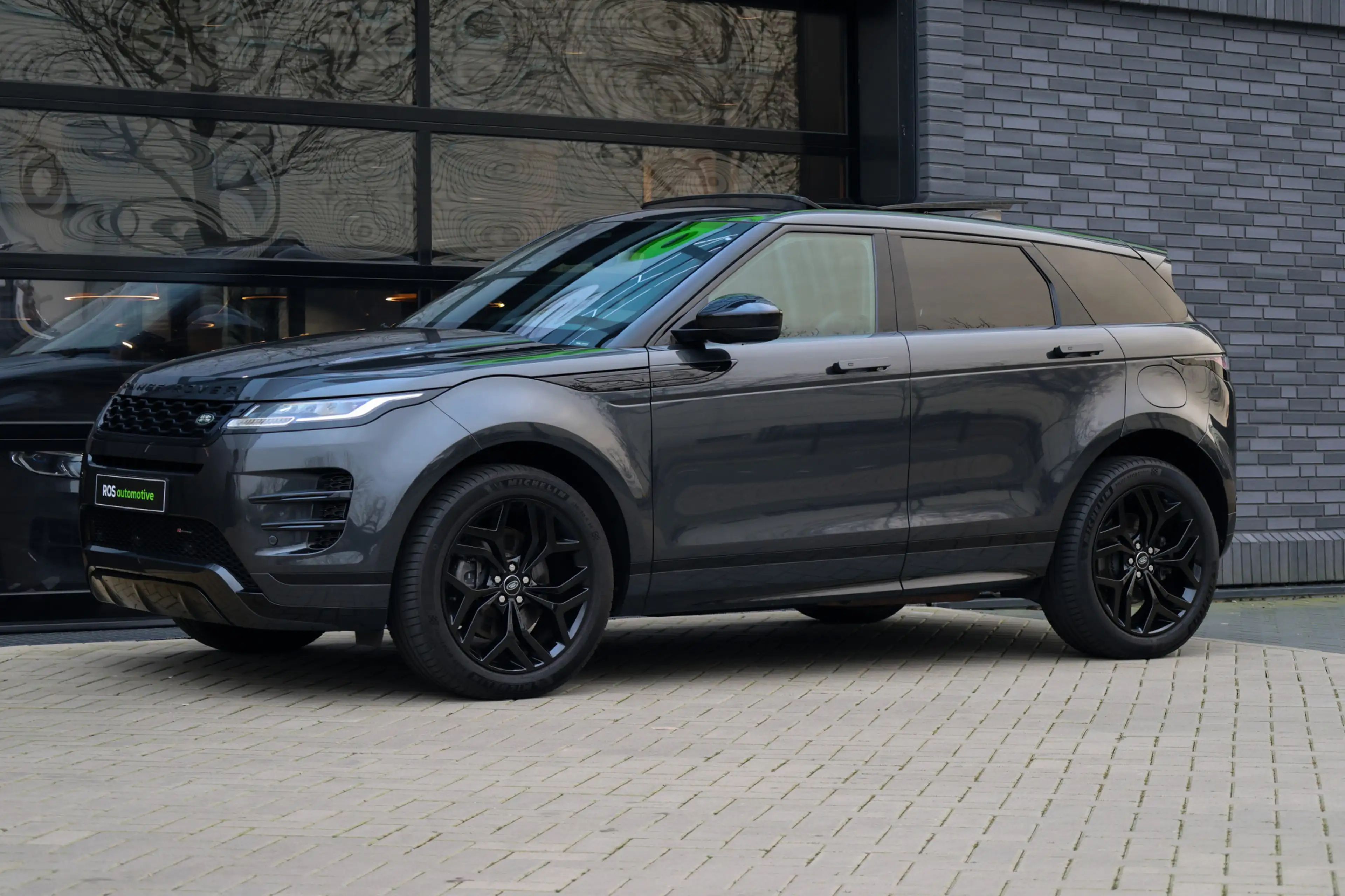 Land Rover Range Rover Evoque 1.5 P300e AWD R-Dynamic S | BTW | PANO | CAMERA | — photo 5