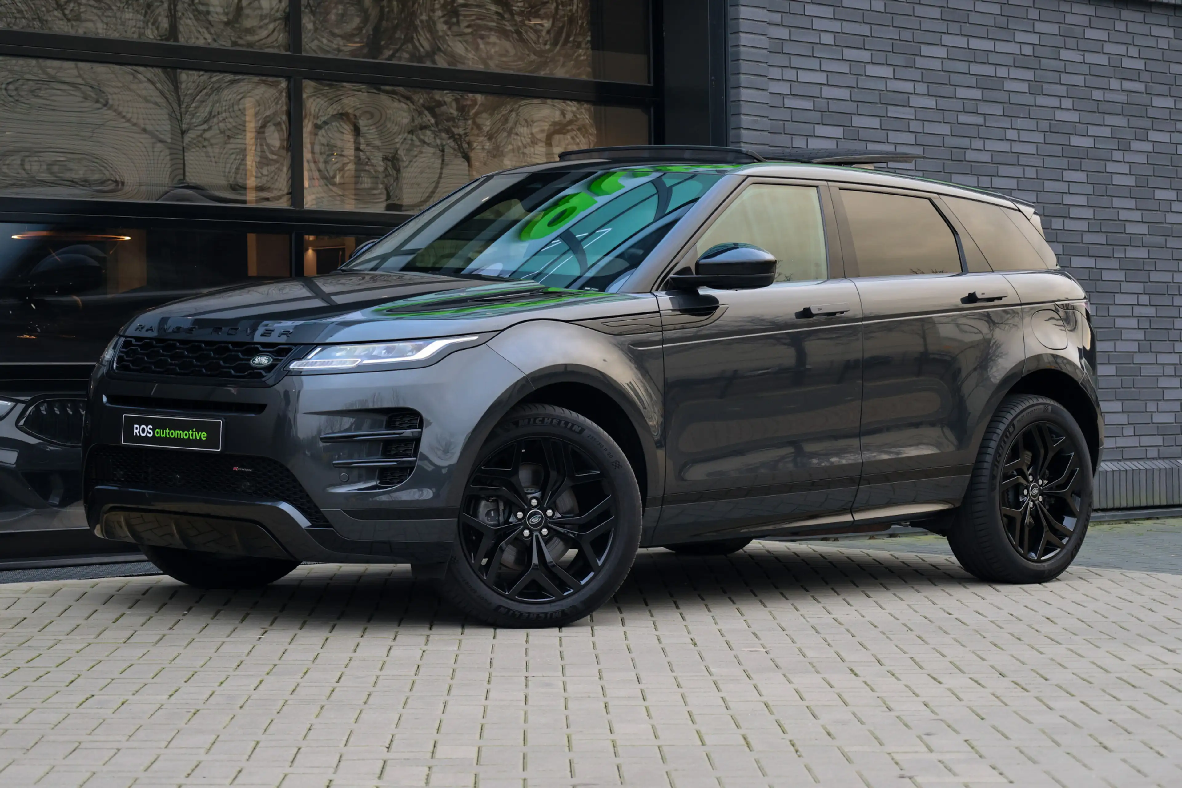 Land Rover Range Rover Evoque 1.5 P300e AWD R-Dynamic S | BTW | PANO | CAMERA | — photo 4