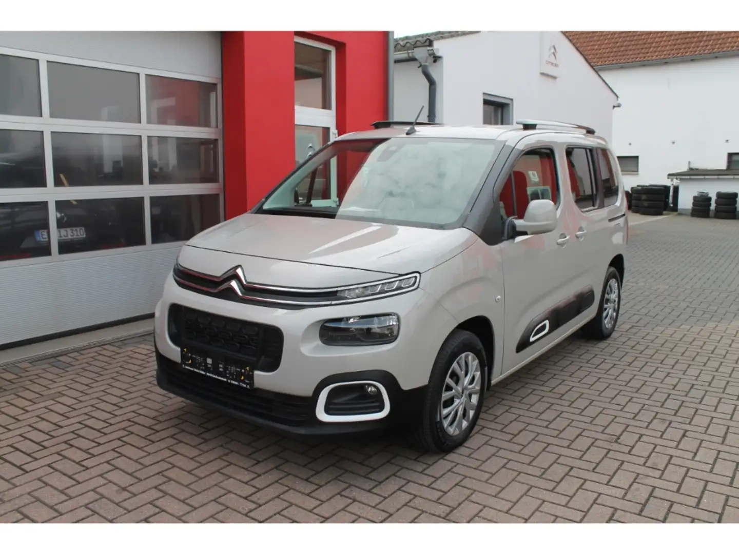 Citroen Berlingo Feel M PT130 EAT8 Kamera Shz Apple DAB PDC vo+hi Beige - 1