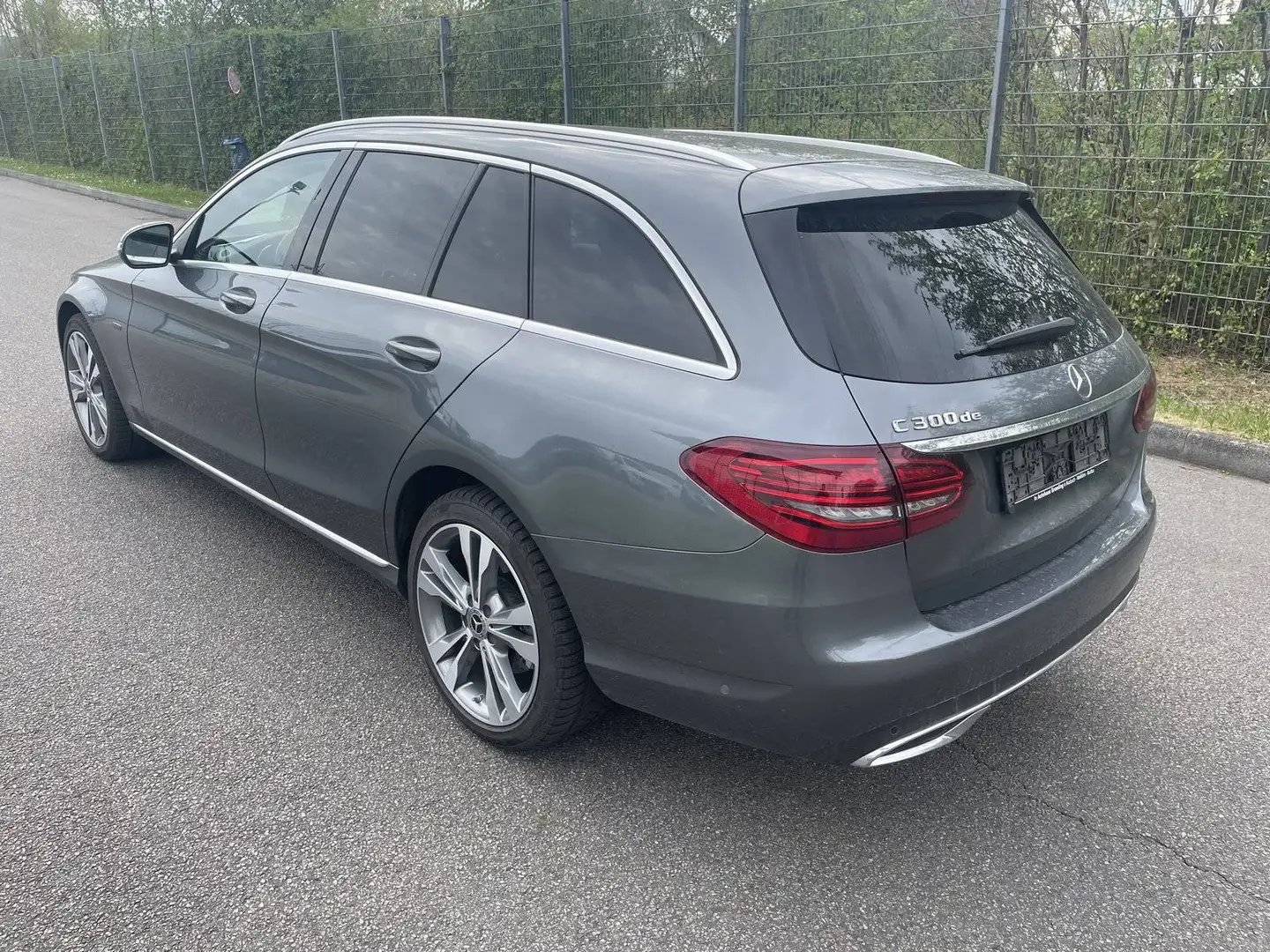 Mercedes-Benz C 300 de T AVANTGARDE MULTIBEAM*AHK*COMAND*Distr Gris - 2