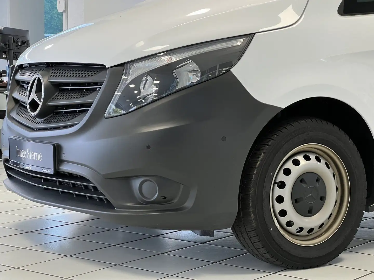 Mercedes-Benz Vito Kasten 116 CDI extralang Navi Kamera Sitzhz Weiß - 2
