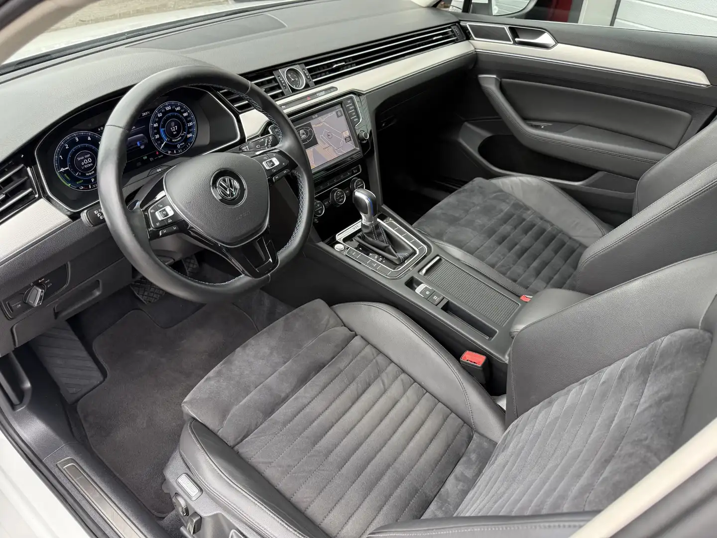 Volkswagen Passat Variant 1.4 TSI GTE Highline ACC | Stoelverwarming | Camer Wit - 2