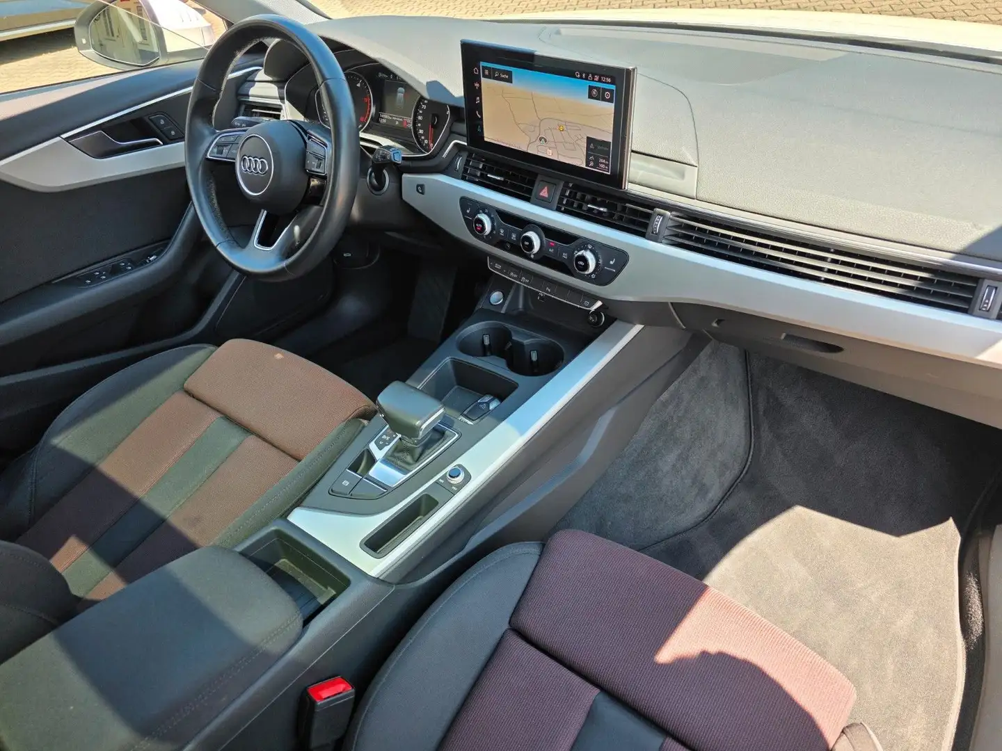 Audi A4 Avant 40 TDI S line Automatik/LED/Navi/Kamera Weiß - 2