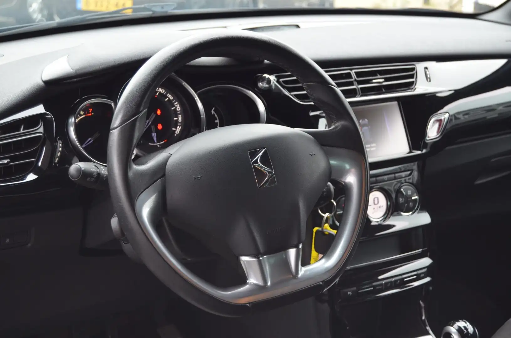 DS Automobiles DS 3 1.2 PureTech Business|NAVI|CRUISE|ECC|DEALER ONDER Grau - 2