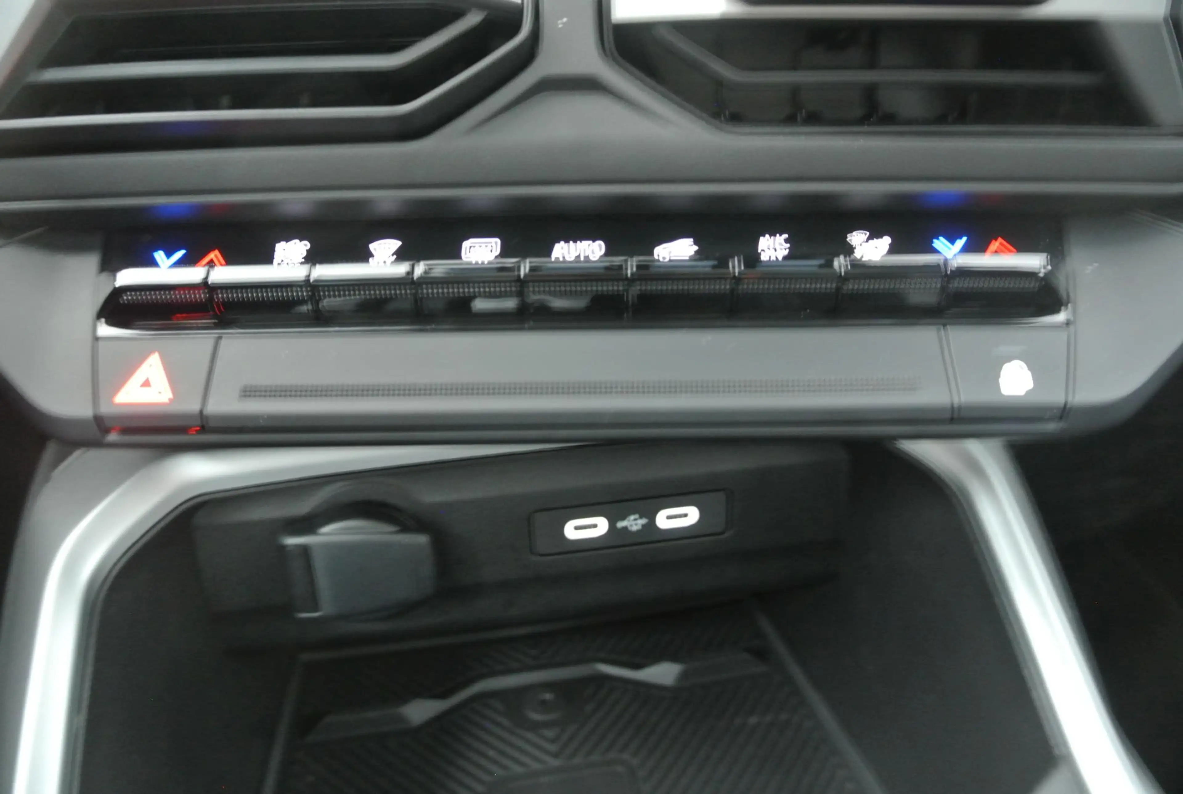 Dacia Bigster 1.8 Hybrid 155 Limited Edition | Panoramadak | Car — photo 29