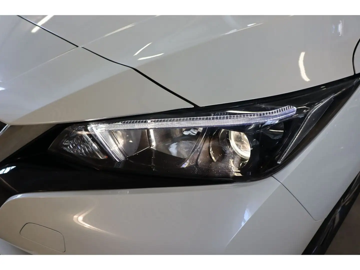 Nissan Leaf 40 kWh Connect EV ACC Blis DAB Navi Kamera Weiß - 2