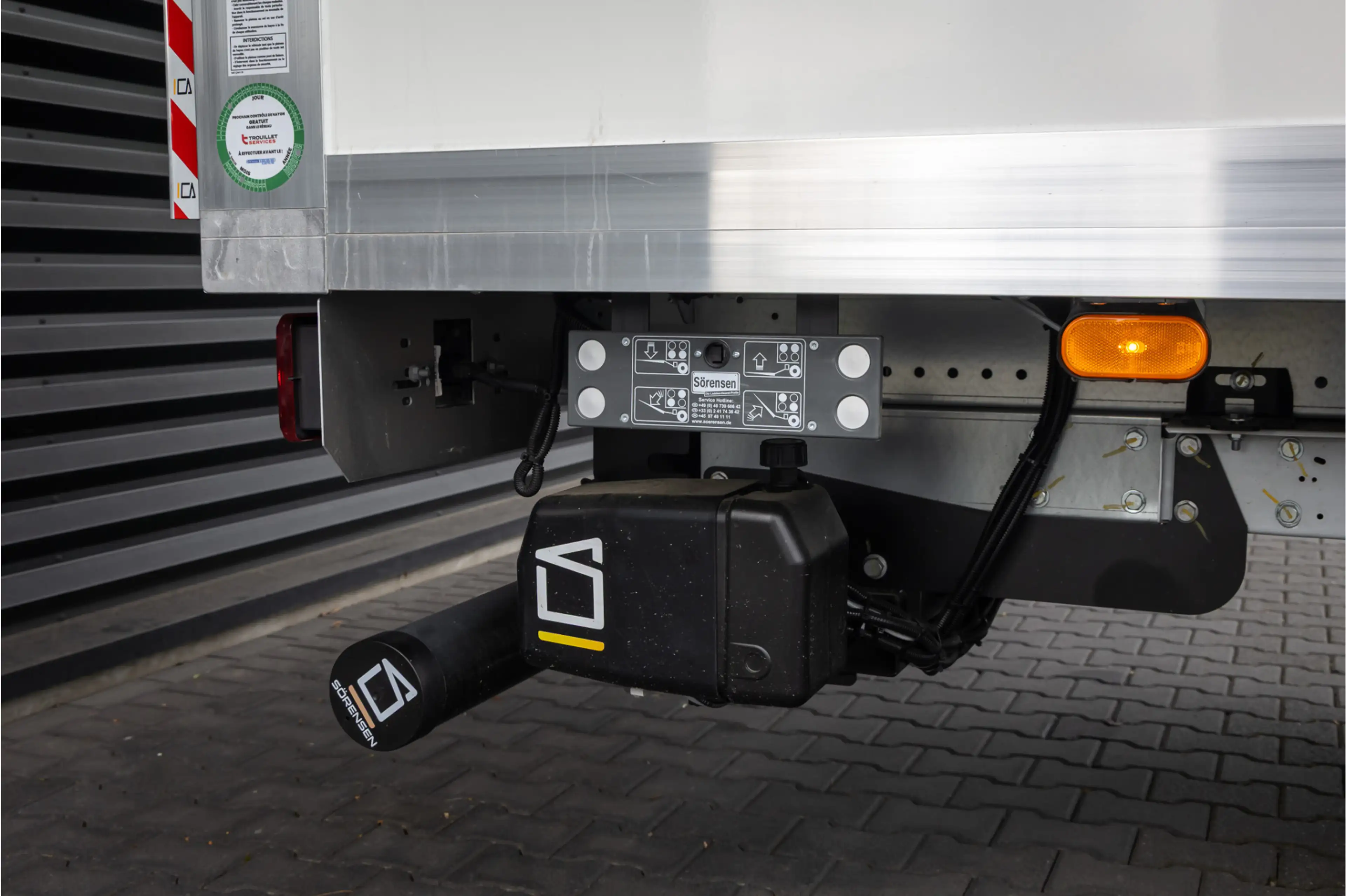 Ford E-Transit Bakwagen met laadklep Rolstops — photo 33