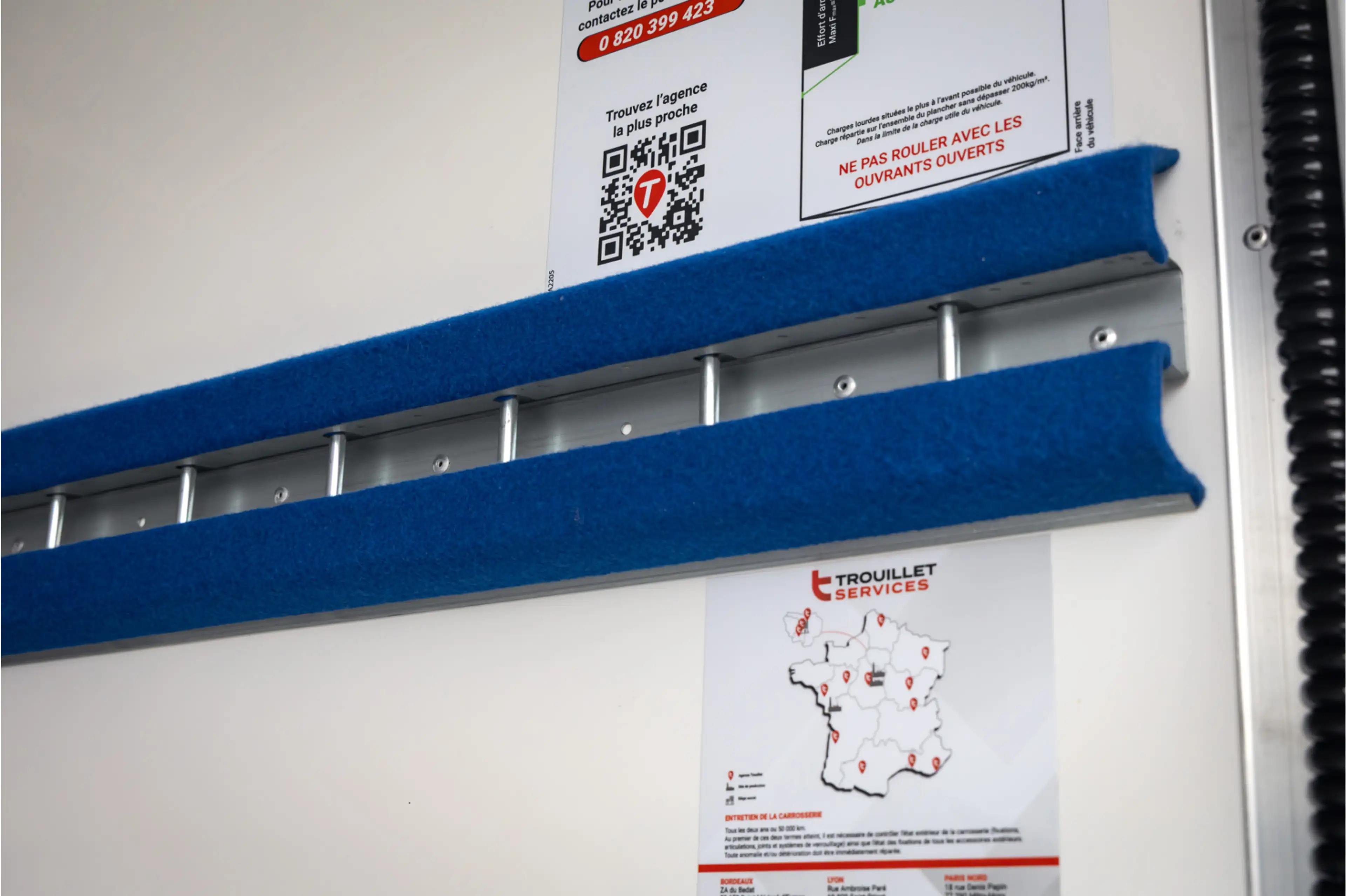 Ford E-Transit Bakwagen met laadklep Rolstops — photo 42