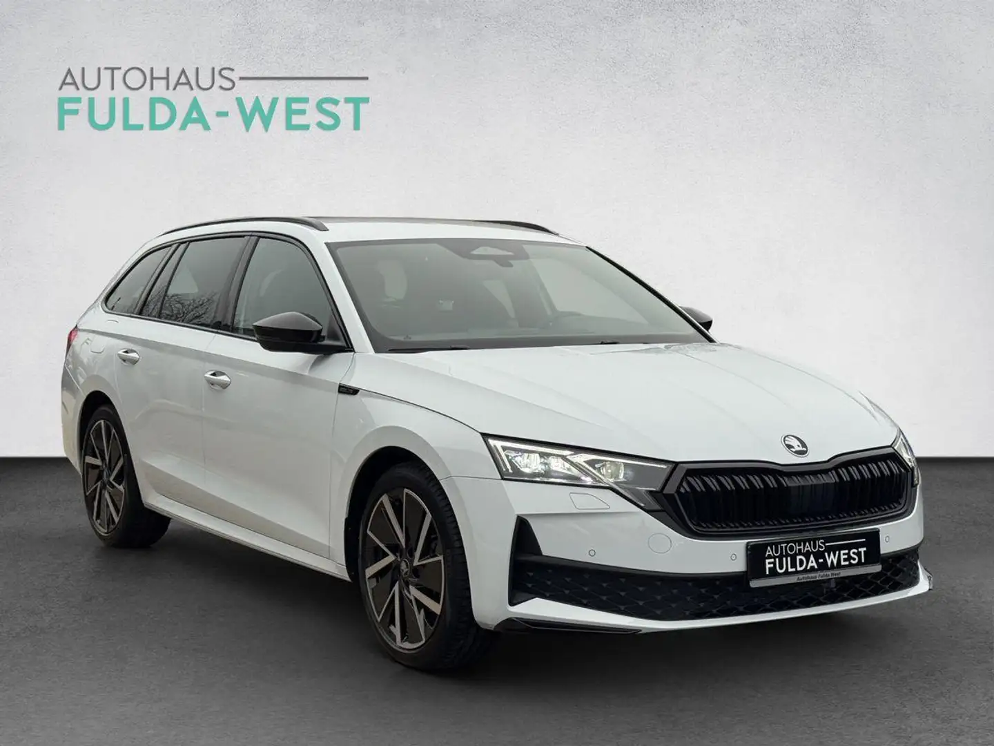 Skoda Octavia Combi Sportline 2.0TDI DSG AHK 4J. Garan Blanc - 2