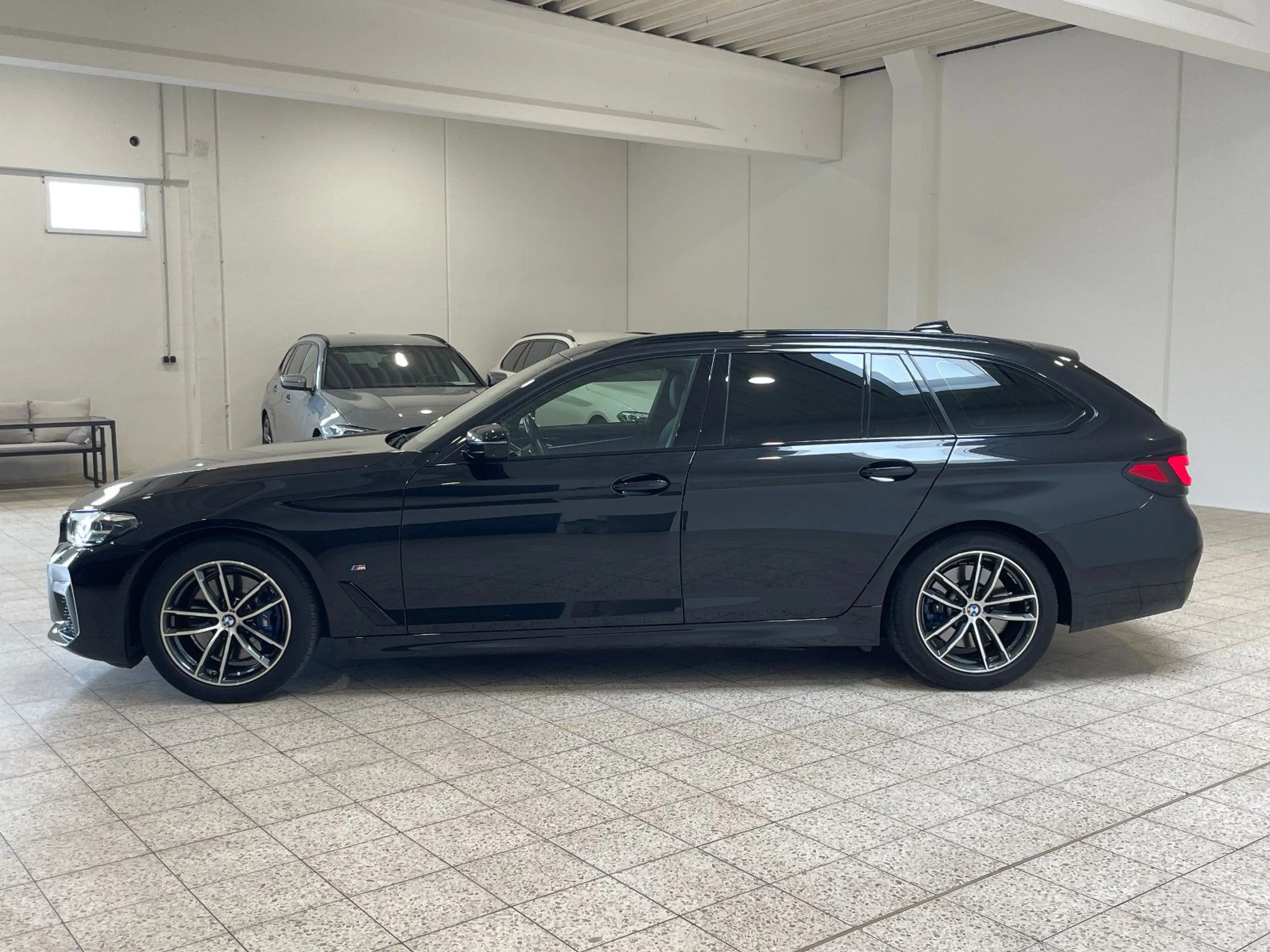 BMW 530 i M Sport *FACELIFT*Panorama*Head Up*H&K*360° — photo 7