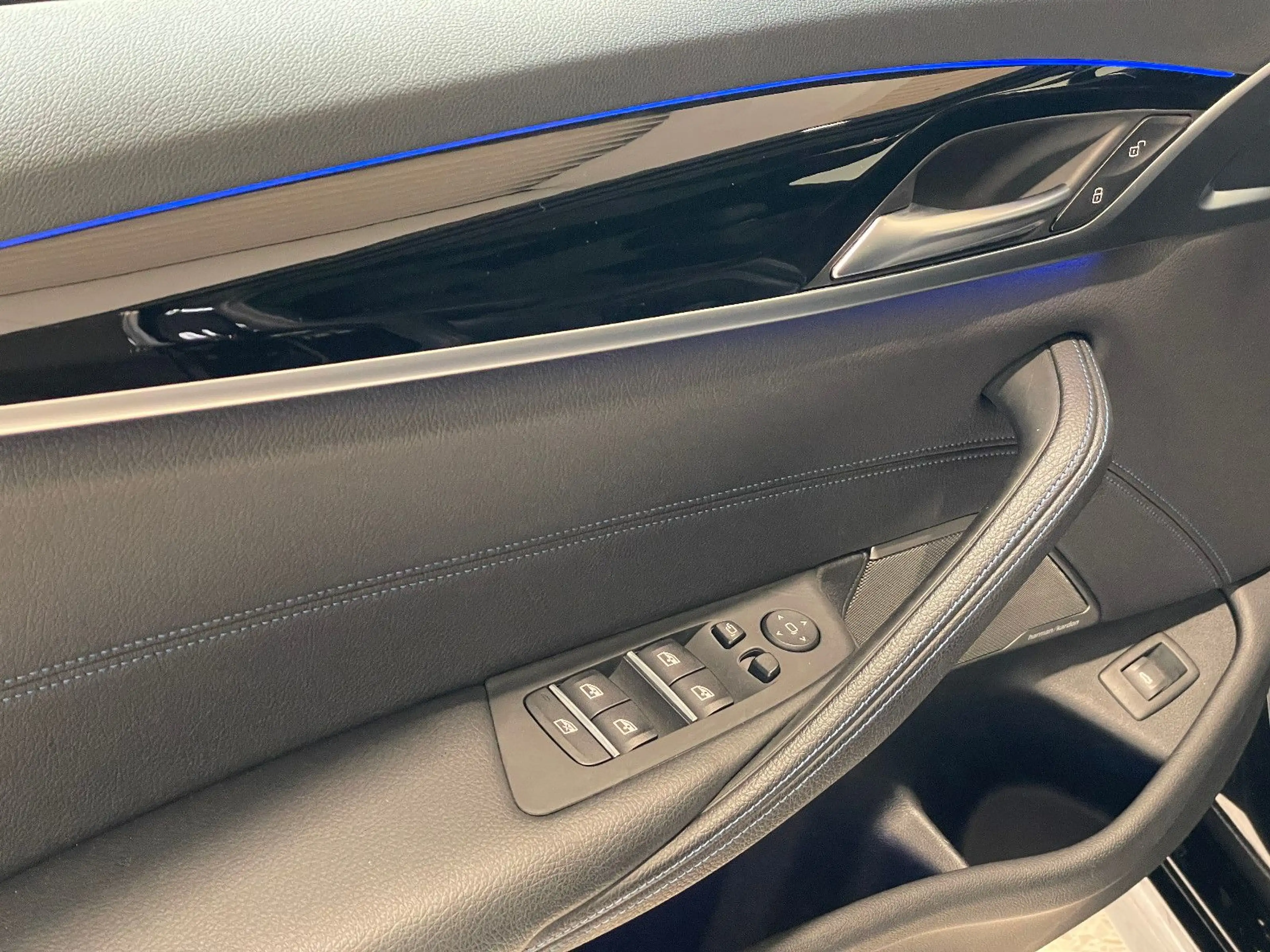 BMW 530 i M Sport *FACELIFT*Panorama*Head Up*H&K*360° — photo 16