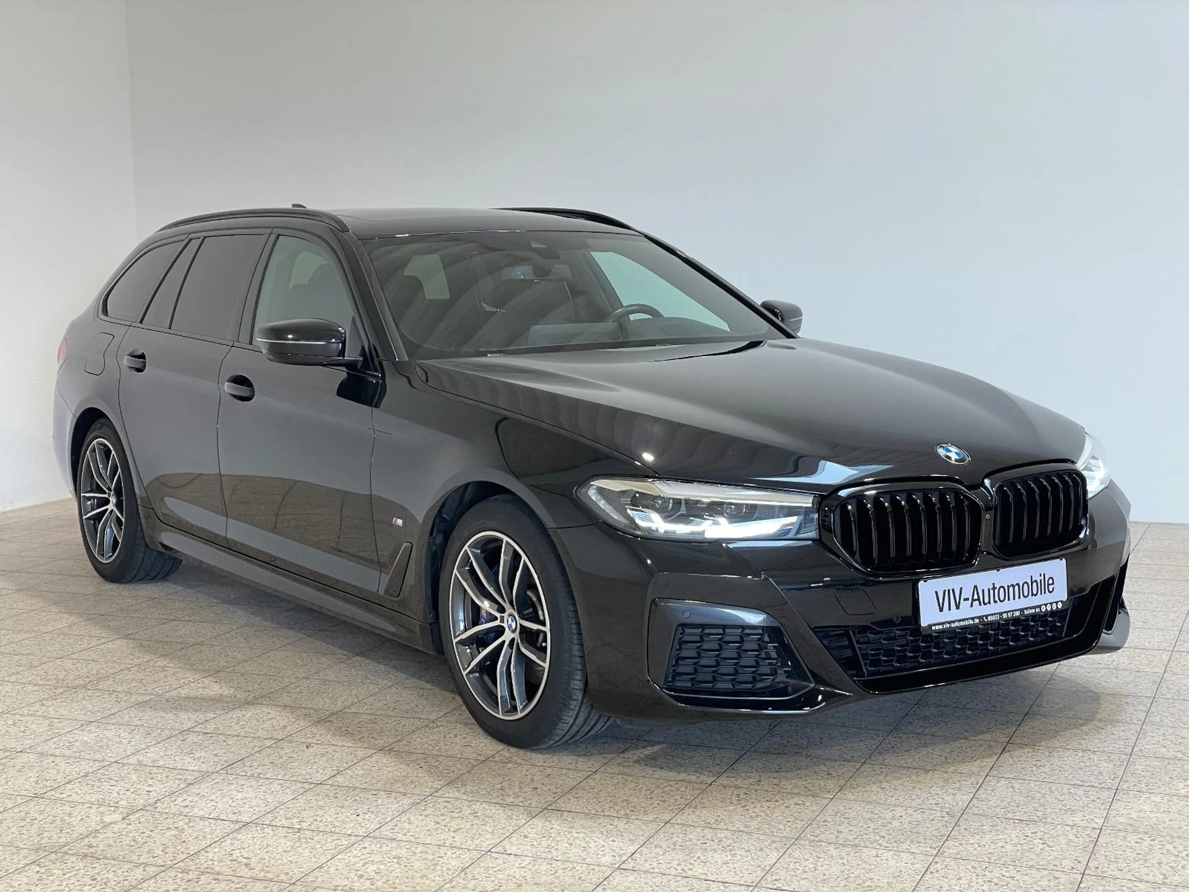 BMW 530 i M Sport *FACELIFT*Panorama*Head Up*H&K*360° — photo 3