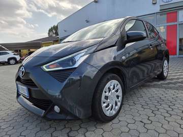 Aygo II 2018 5p 5p 1.0 x-play 72cv