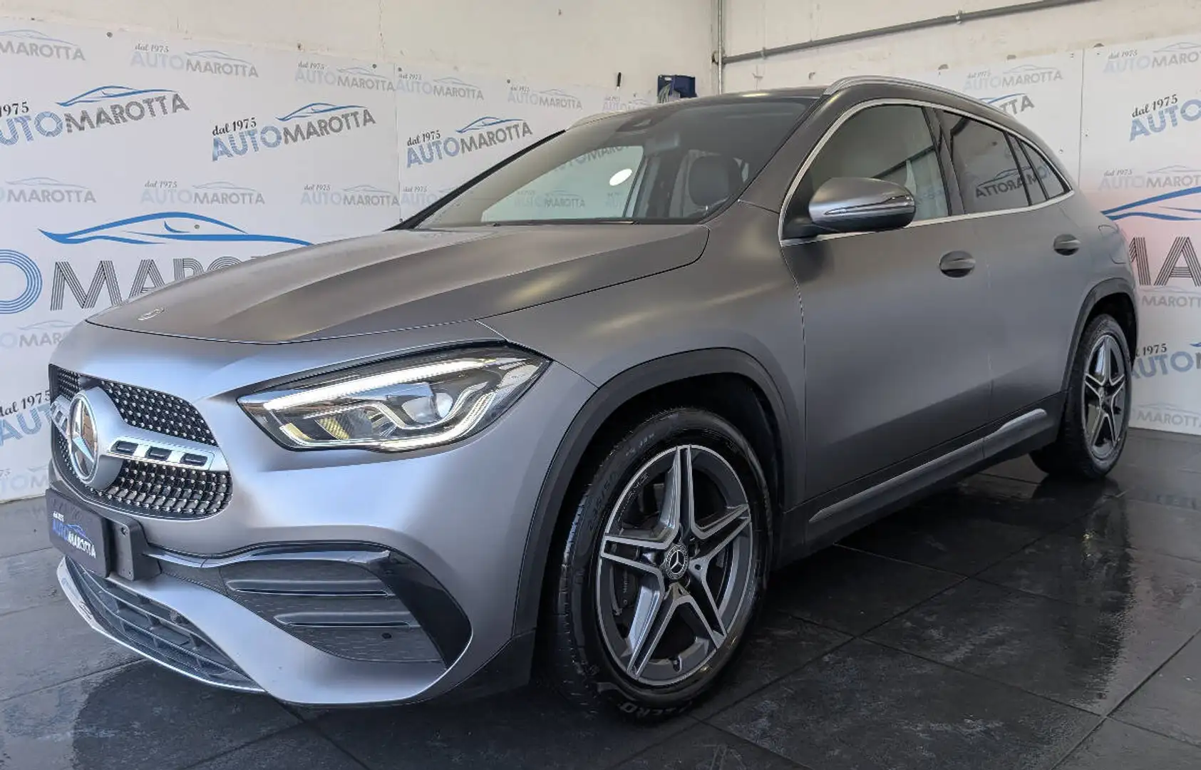 Mercedes-Benz GLA 200 200 d Premium auto Gris - 1