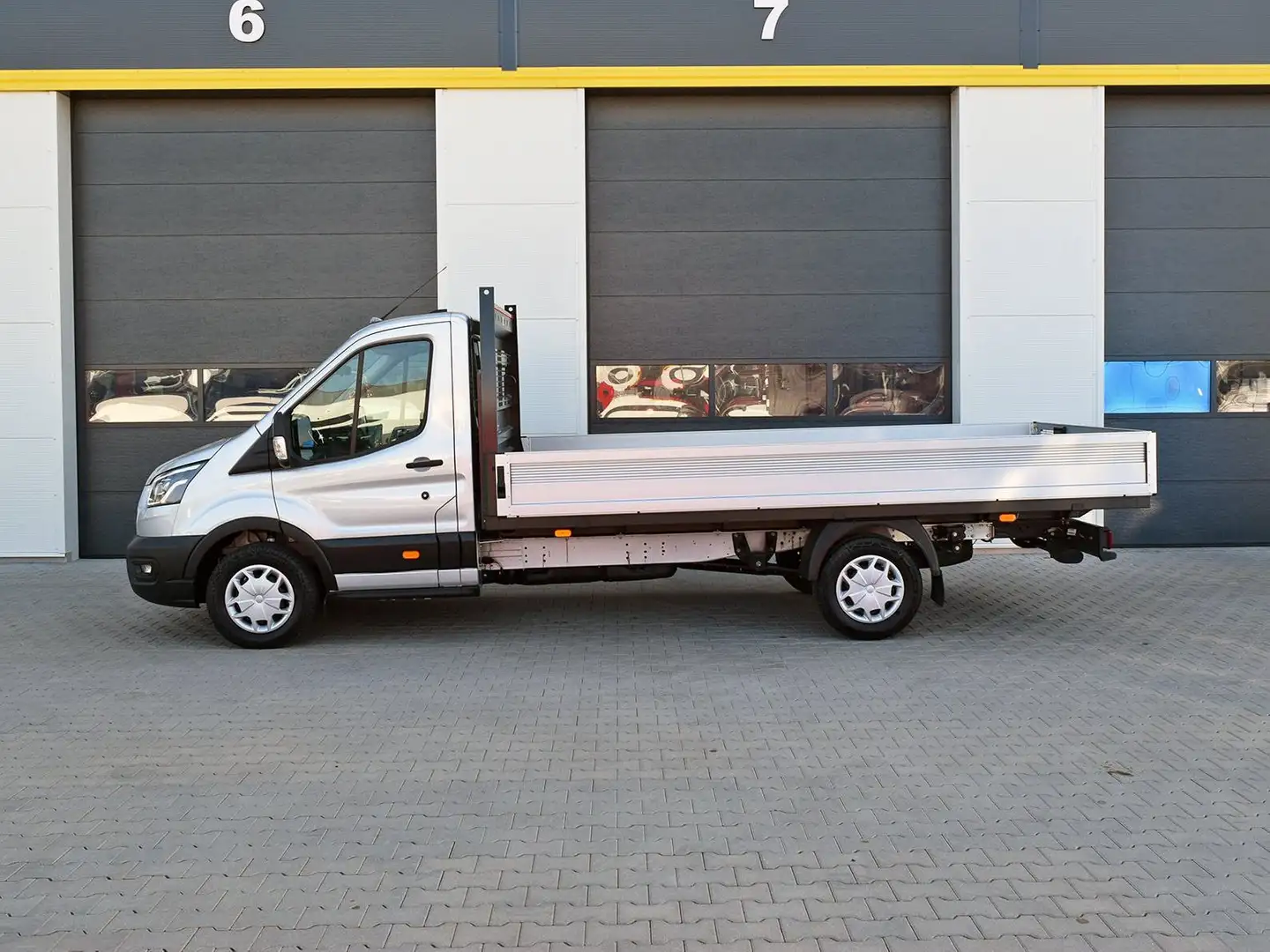 Ford Transit L4 350 165 PS AHK 3.5T/SYNC/ACC SOFORT Silber - 2