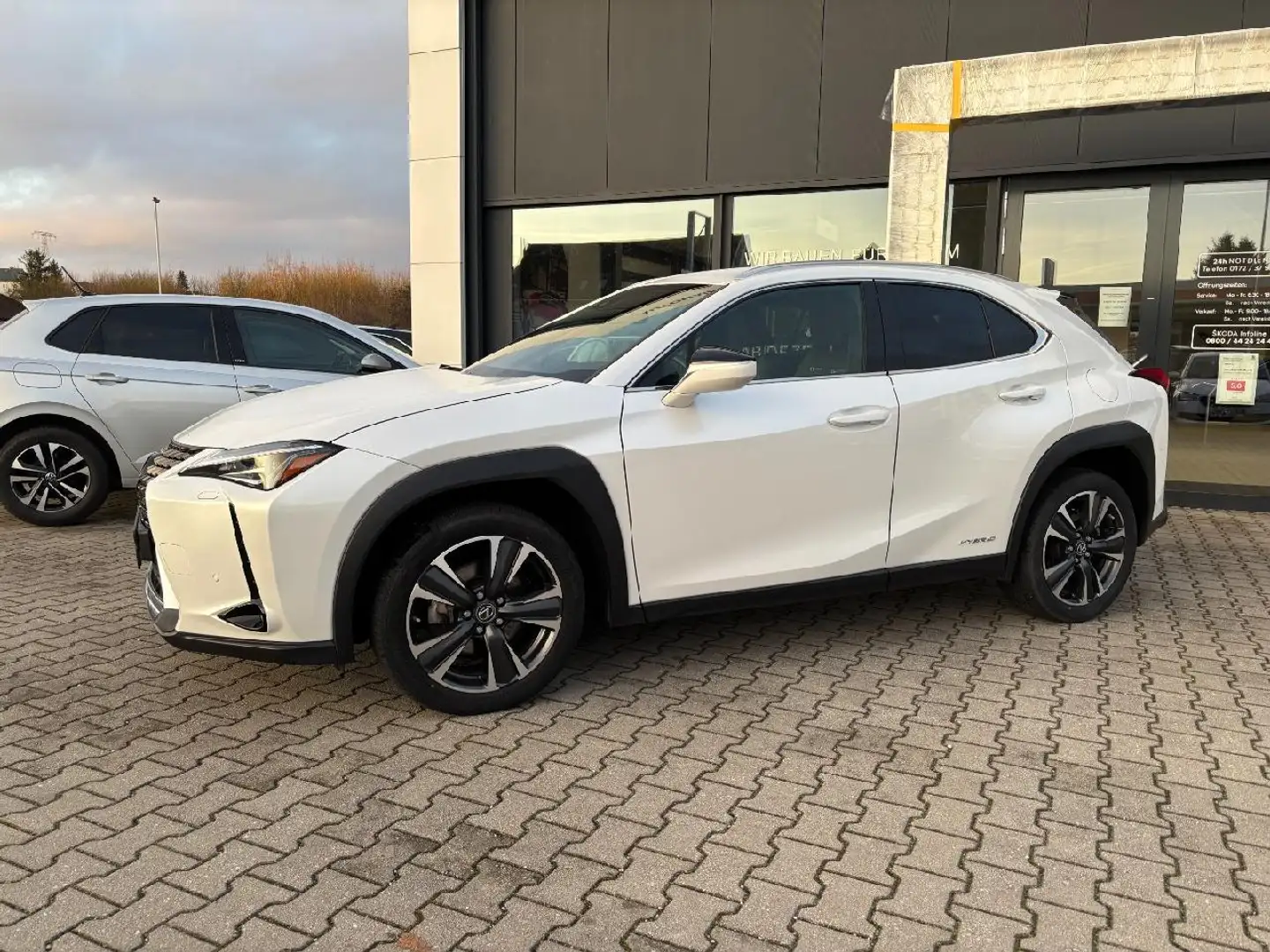Lexus UX 250h UX 250 h *Kamera*Sitzh.*Klimaaut.*Digi.Tacho* Weiß - 2