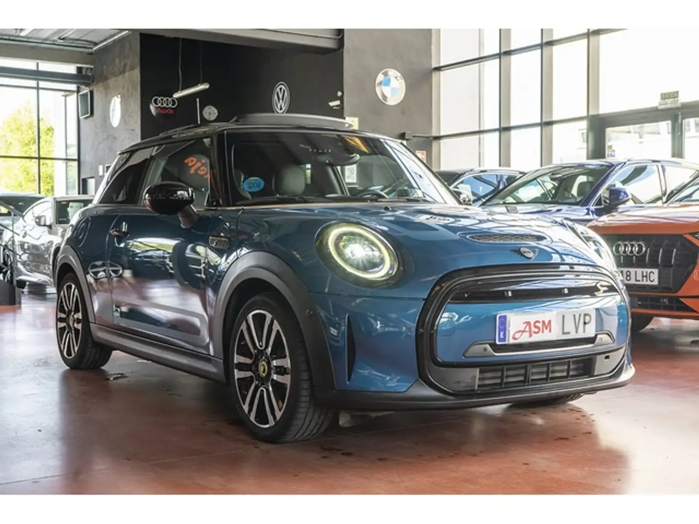 MINI Cooper SE Blauw - 2