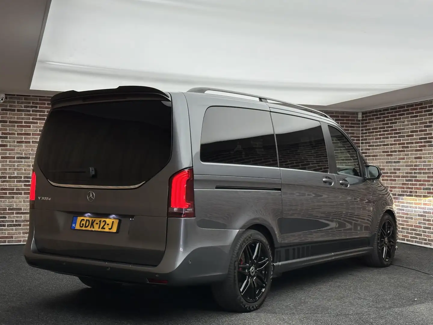 Mercedes-Benz V 300 300d Lang Edition | LED| Dubbele deur| 7 persoons| Grijs - 2