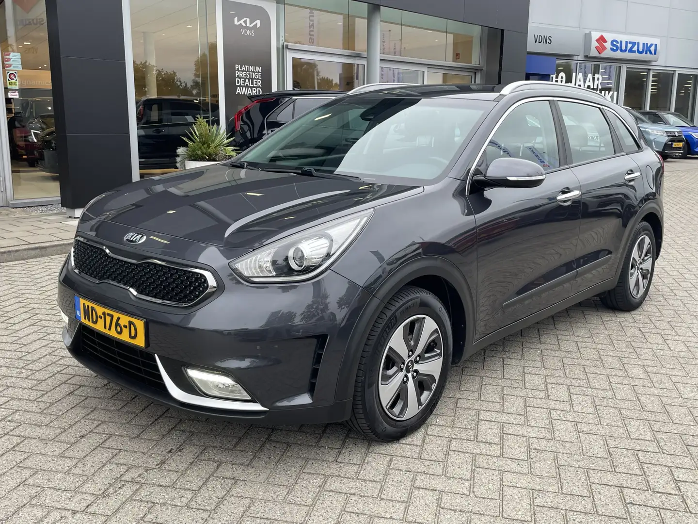Kia Niro 1.6 GDi Hybrid First Edition Garantie tot 18-01-20 Gris - 2