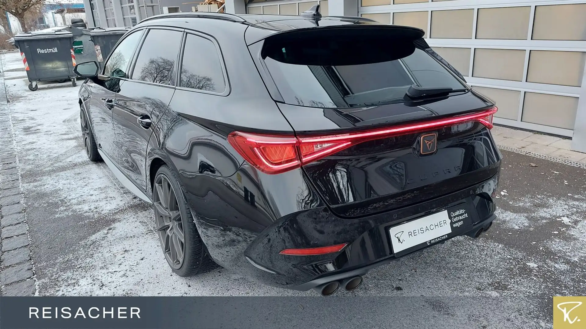 SEAT Leon Sportstourer 2.0 TSI 4Drive DSG VZ Cup Schwarz - 2