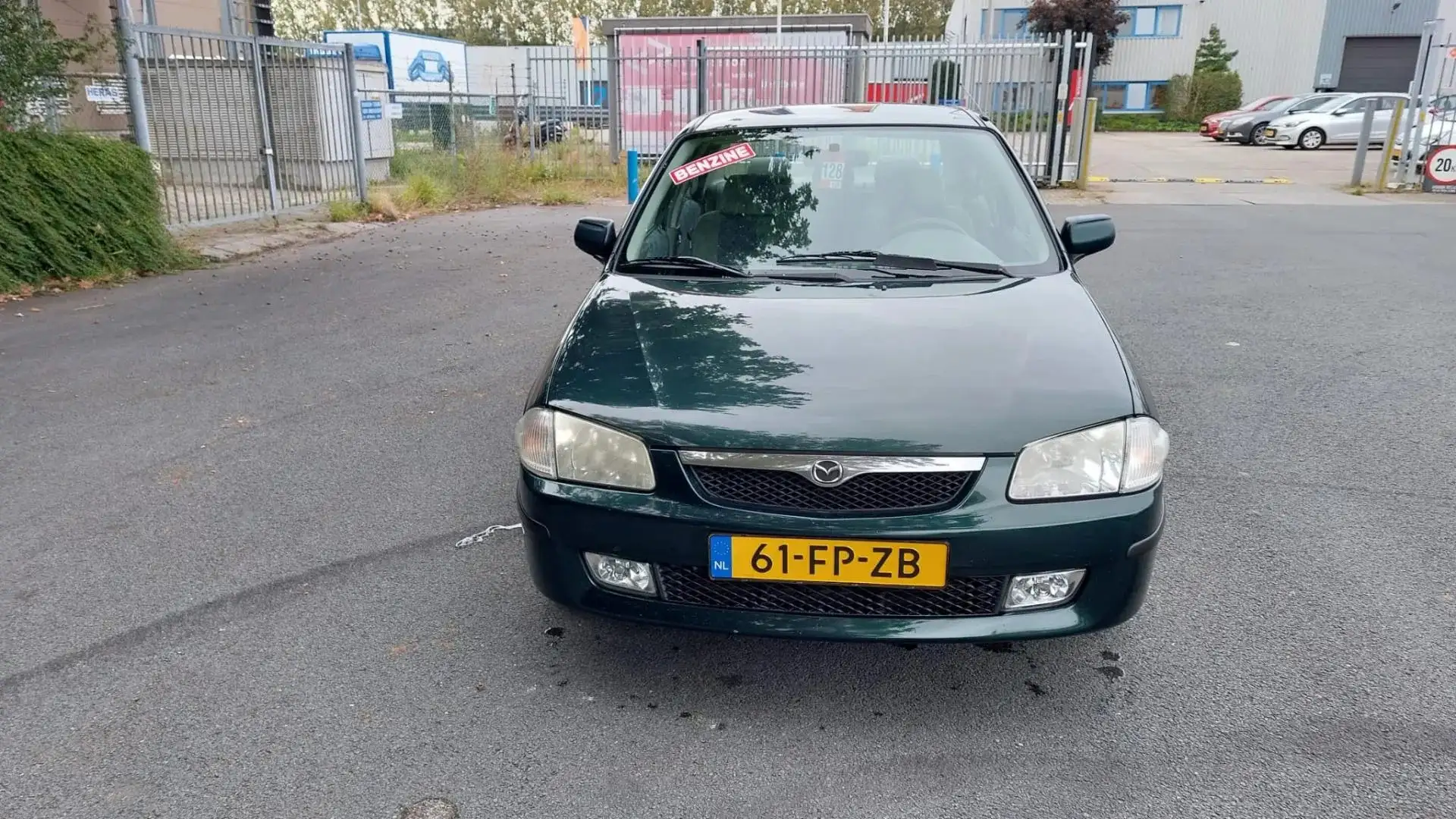 Mazda 323 1.5i LS LET OP : LOOPT ONREGELMATIG Groen - 2