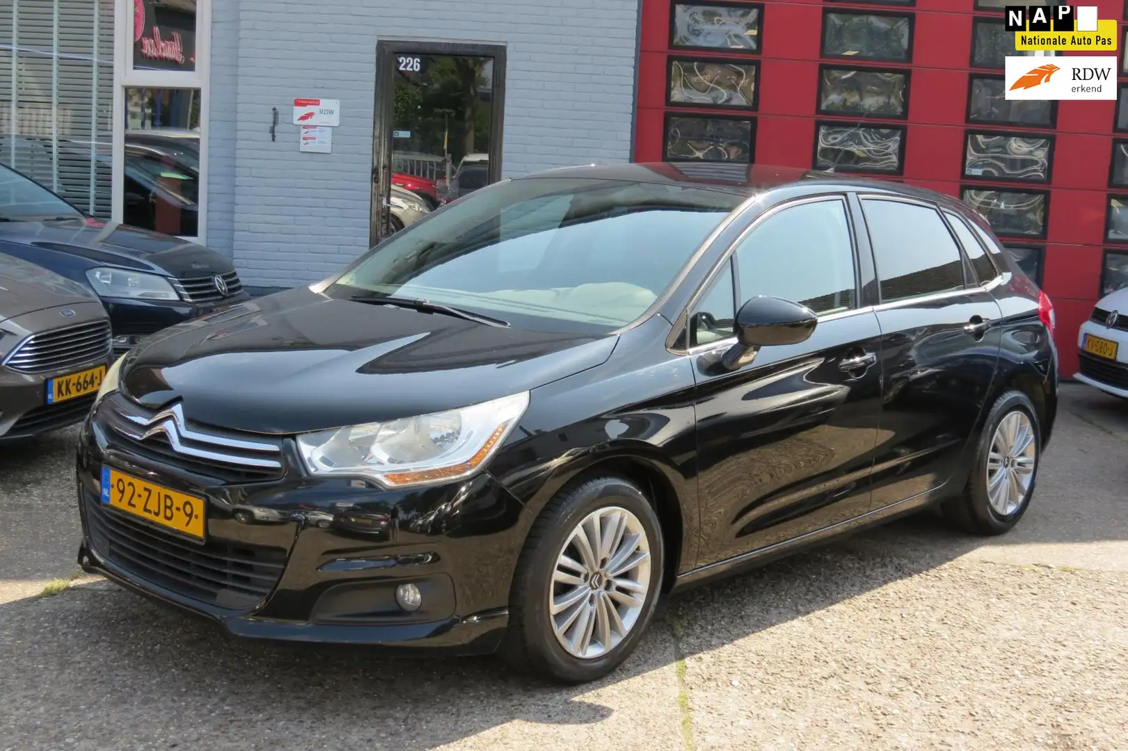 Citroen C4 1.6 VTi Tendance ,AIRCO, TREKHAAK , PDC Zwart - 1