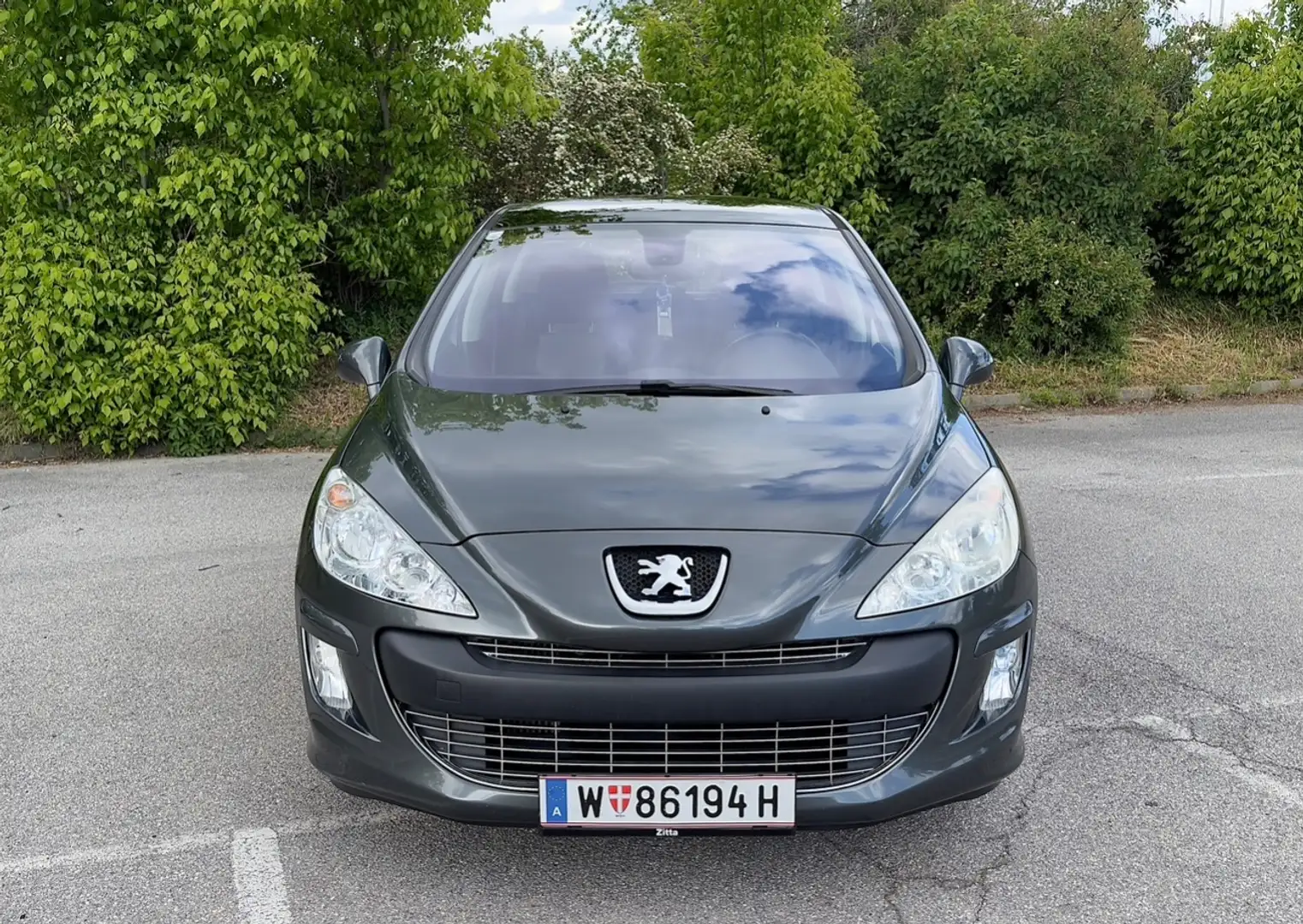 Peugeot 308 1,6 HDi 110 FAP Exclusive *PANO, PDC, TEMPOMAT* Gris - 2