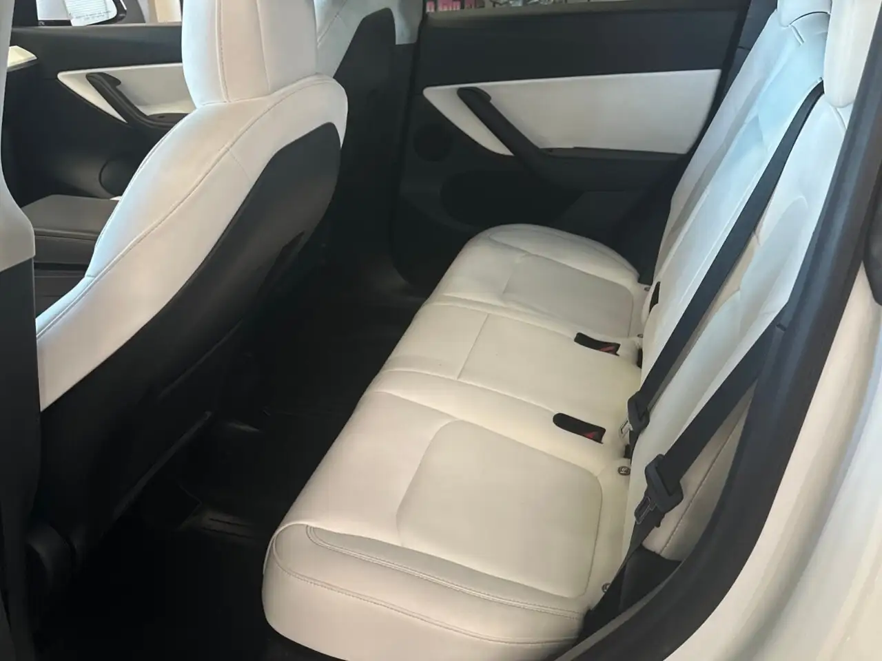 Tesla Model Y fotografie Tesla Model Y