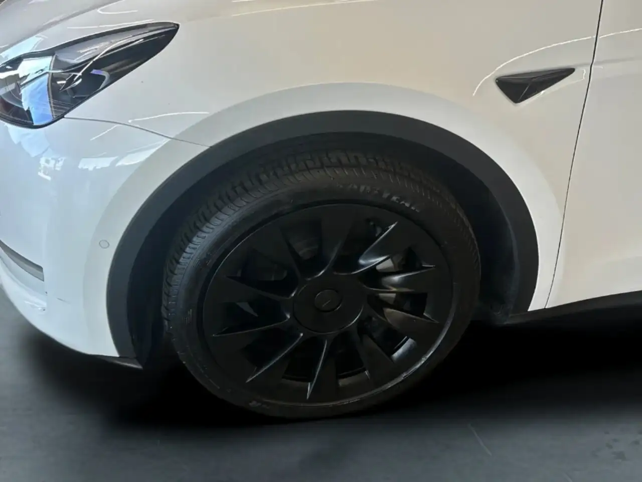 Tesla Model Y fotografie Tesla Model Y
