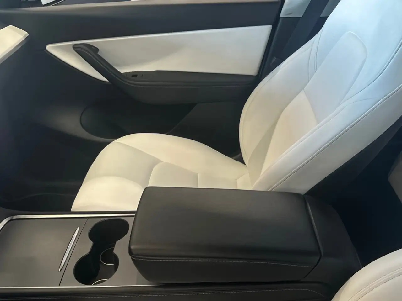 Tesla Model Y fotografie Tesla Model Y
