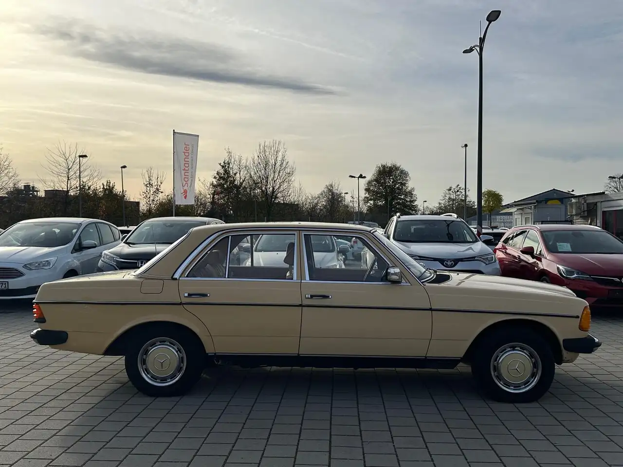 Mercedes-Benz 230 E W123 Autom* Schiebedach* 2. HD* H Kenzeich, foto 4