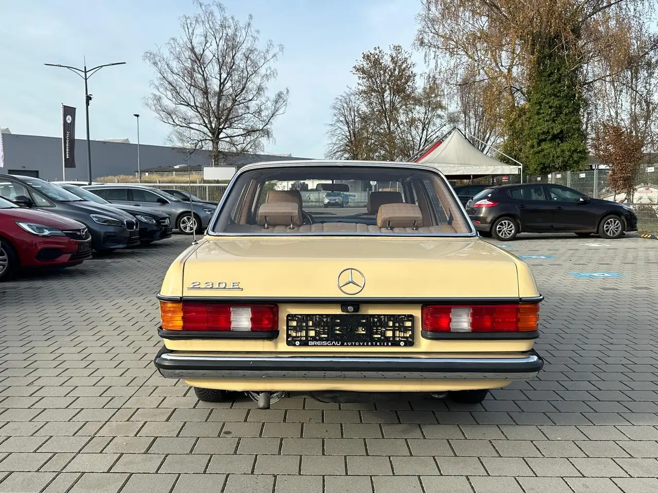Mercedes-Benz 230 E W123 Autom* Schiebedach* 2. HD* H Kenzeich, foto 6