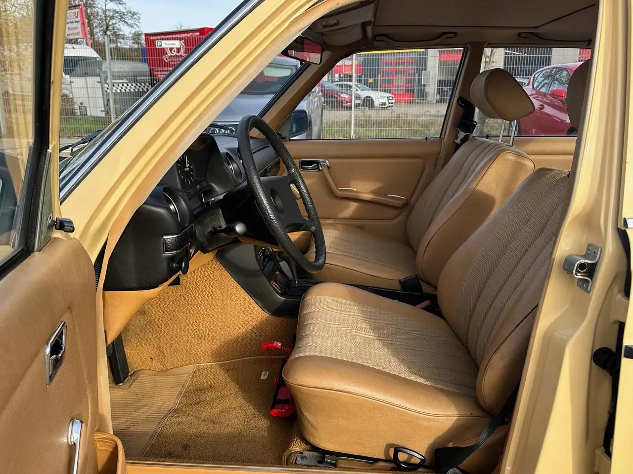 Mercedes-Benz 230 E W123 Autom* Schiebedach* 2. HD* H Kenzeich, foto 11