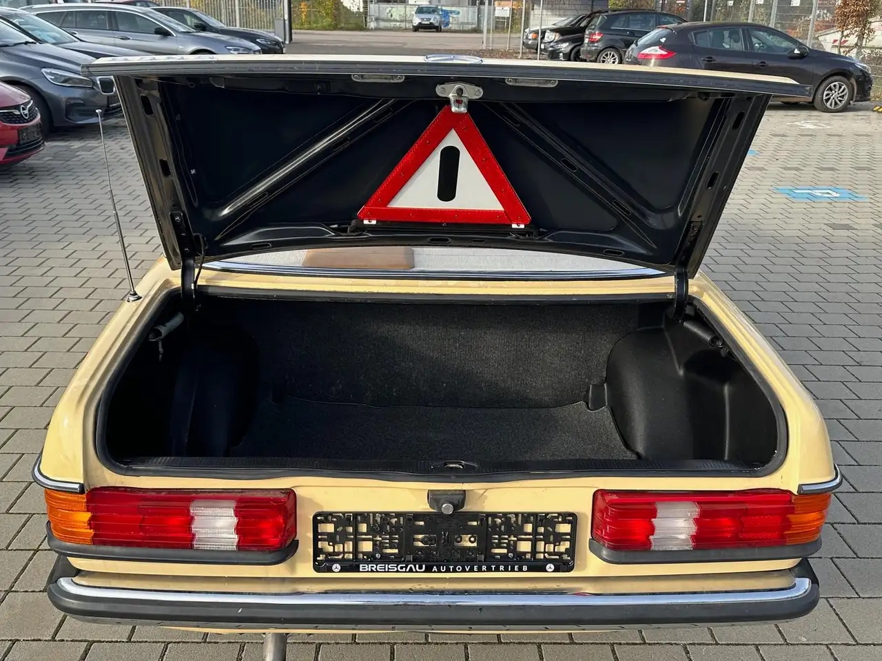 Mercedes-Benz 230 E W123 Autom* Schiebedach* 2. HD* H Kenzeich, foto 7
