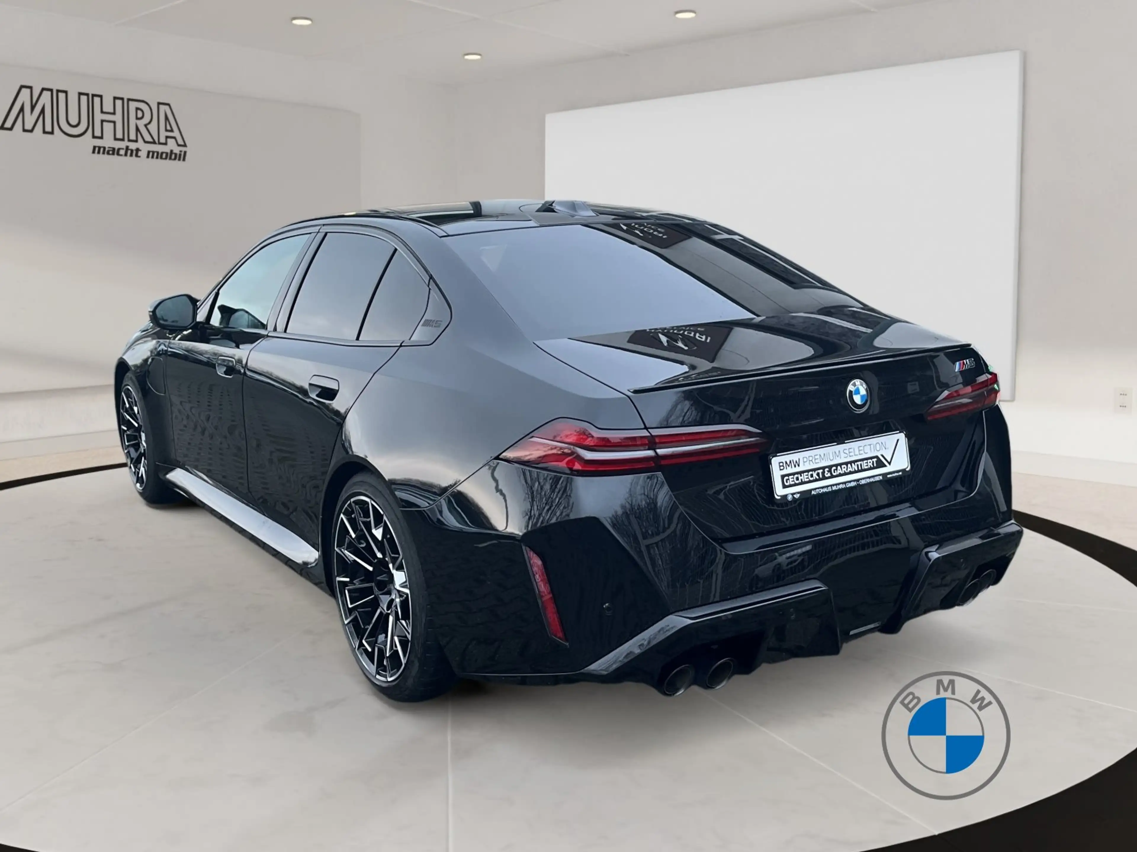 BMW M5 Limousine  20"/21" Pano AHK Driver´s Pack B&W — photo 4