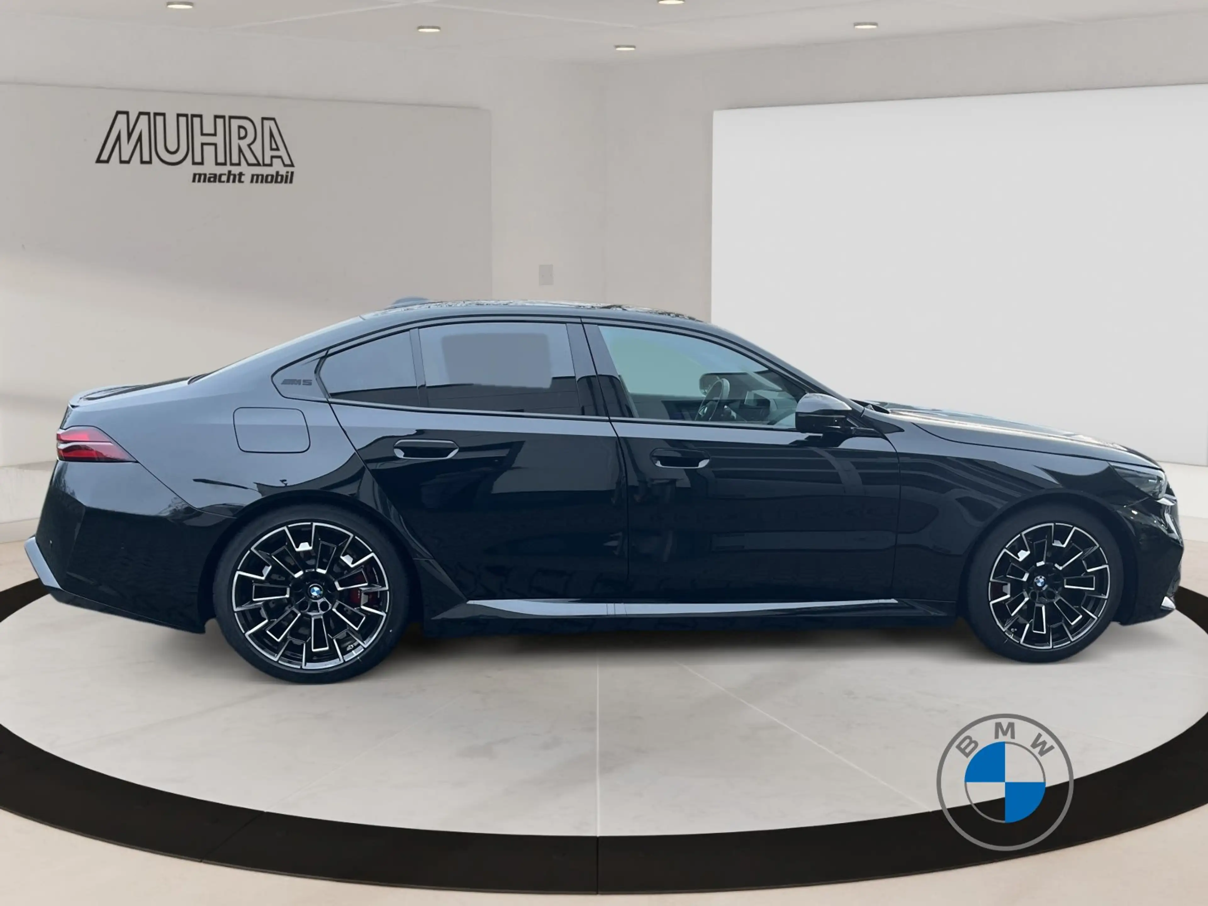 BMW M5 Limousine  20"/21" Pano AHK Driver´s Pack B&W — photo 6