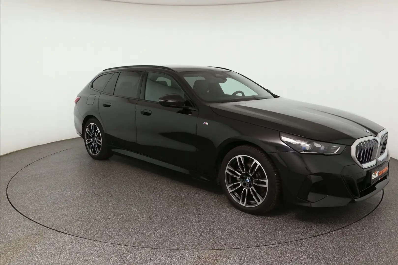 BMW 520 i M Sport Lüft|Pano|PAs+360°|harman|4xSHZ|AHK Schwarz - 1